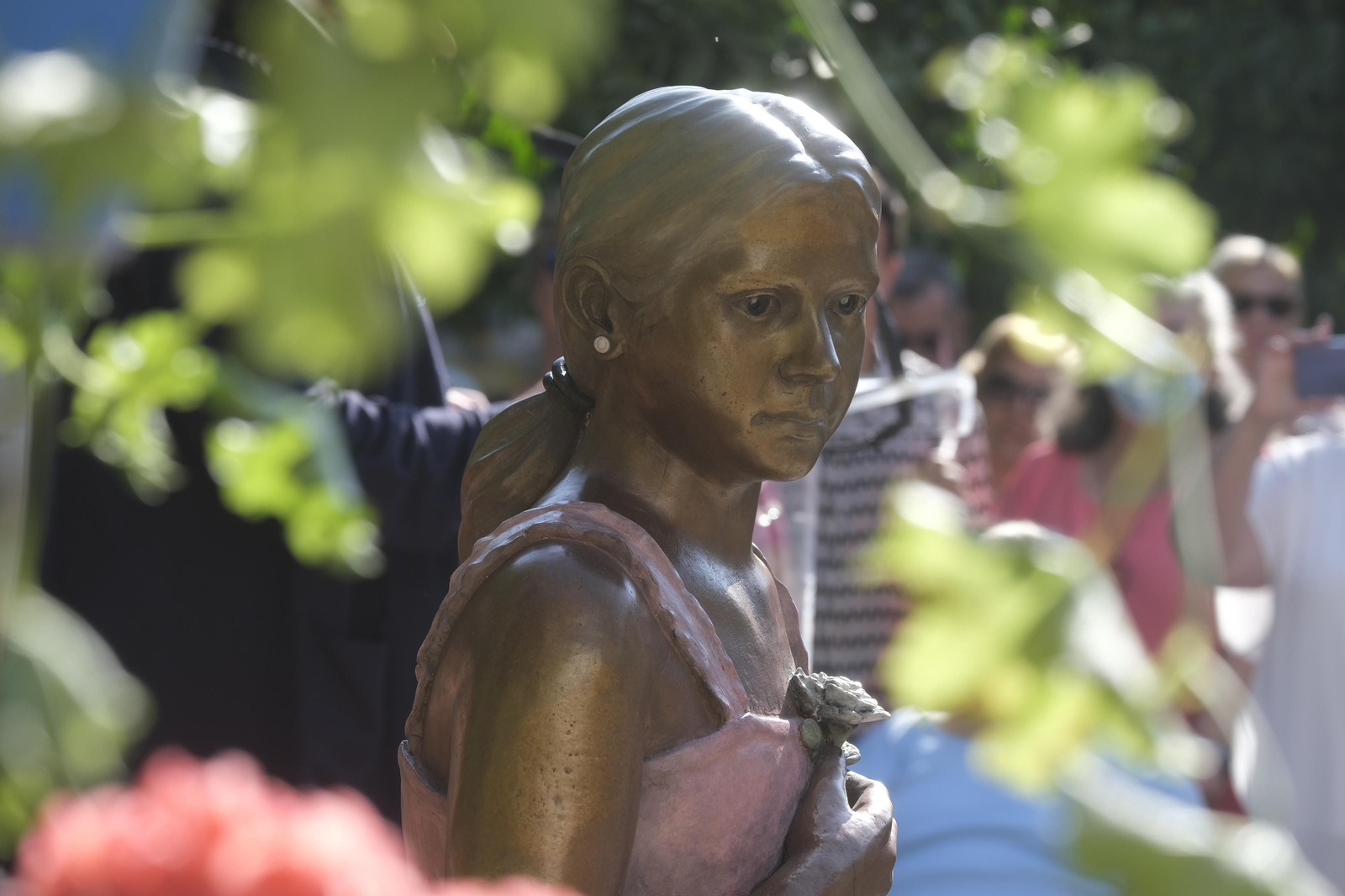 La inauguración de la nueva escultura en homenaje a los Patios de Córdoba, en imágenes
