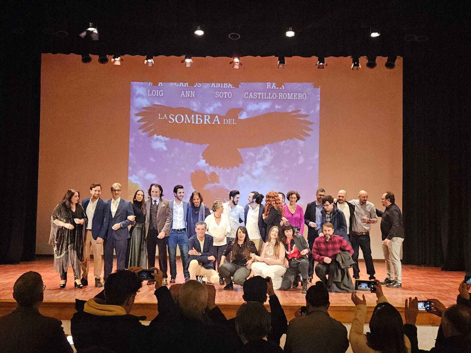 La alfombra roja del preestreno nacional, en Hornos, de la película "La sombra del quebrantahuesos"