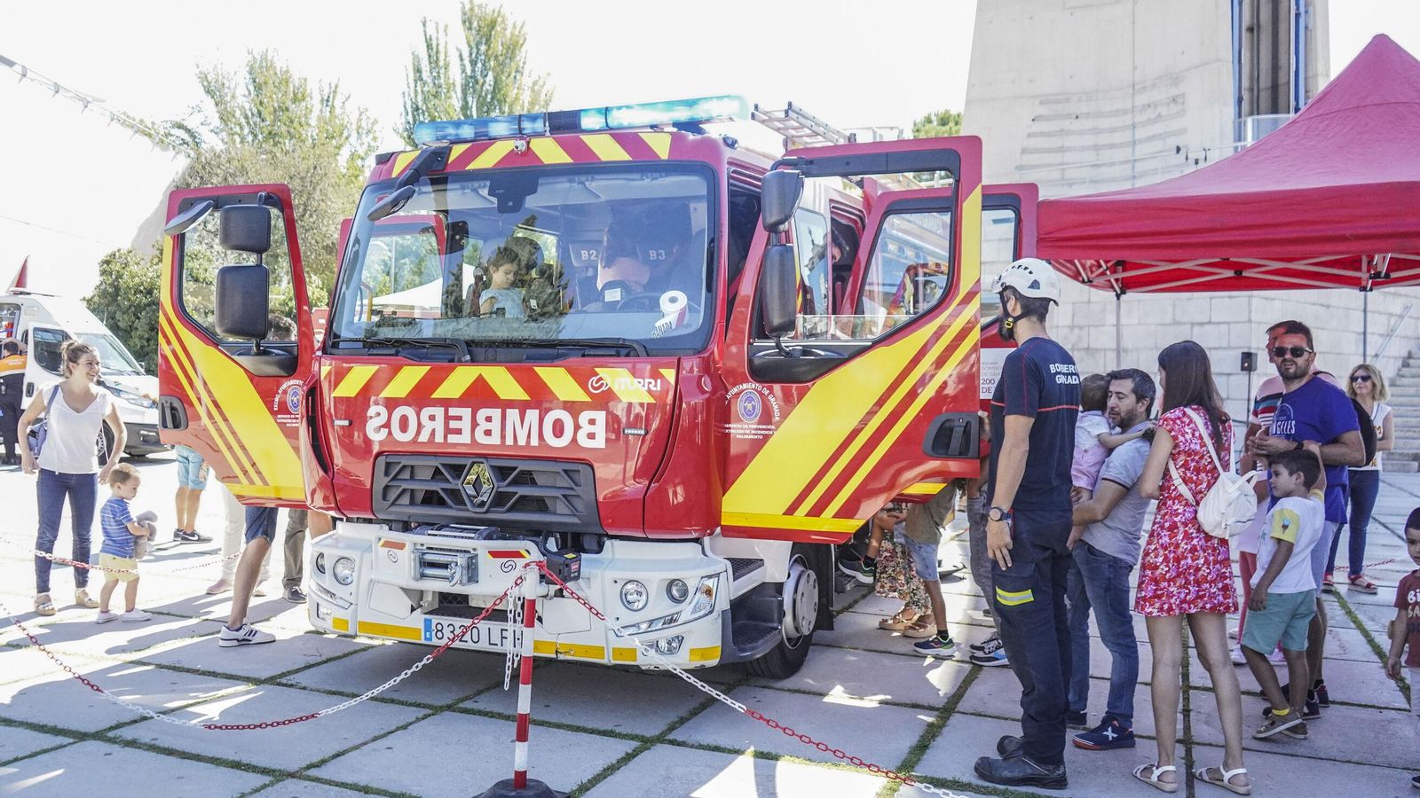 El camión de bomberos ha sido lo más visitado tras la demostración El camión de bomberos ha sido lo más visitado tras la demostración