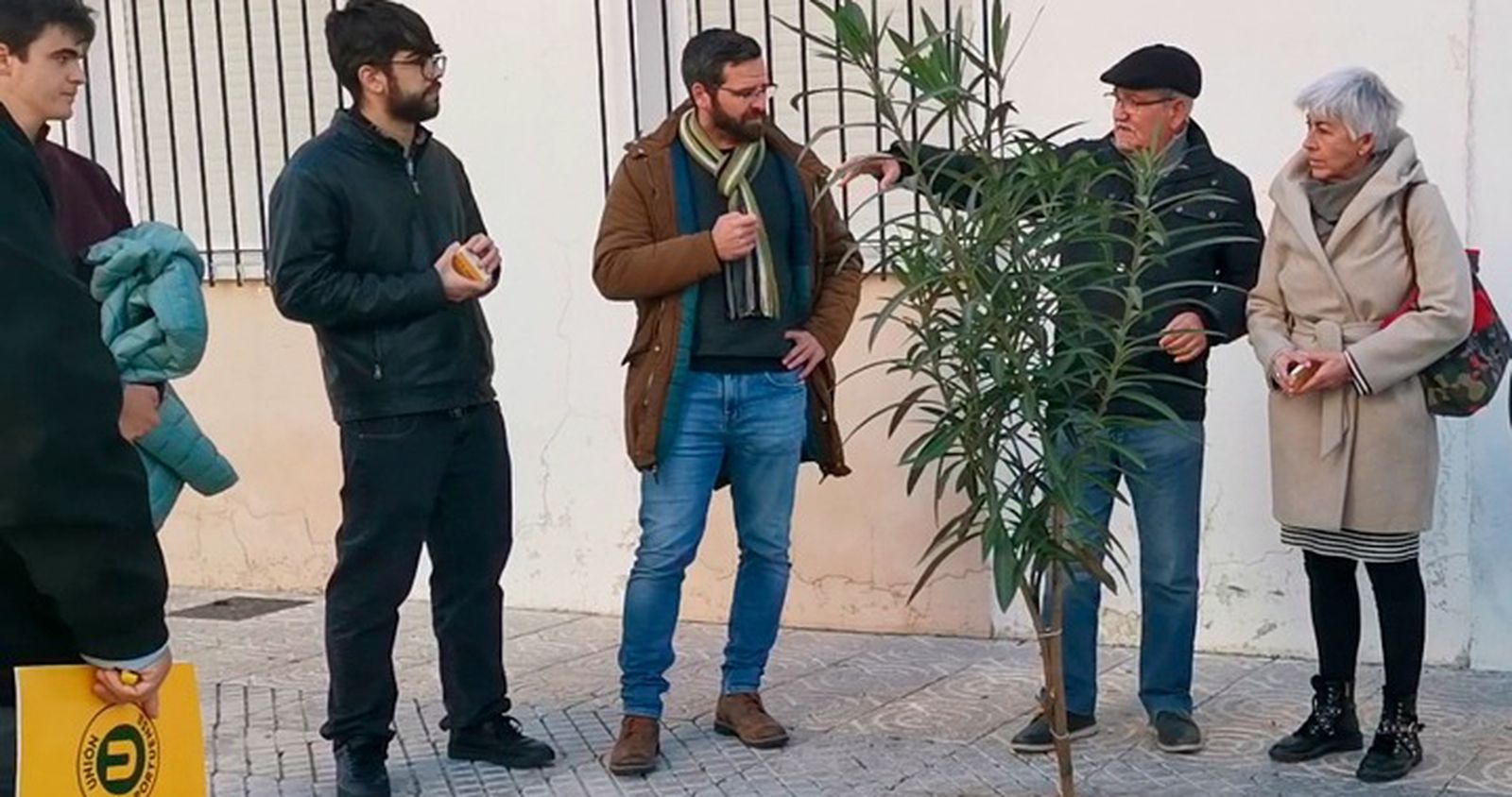 Miembros de Unión Portuense, con los representantes vecinales de Las Nieves.