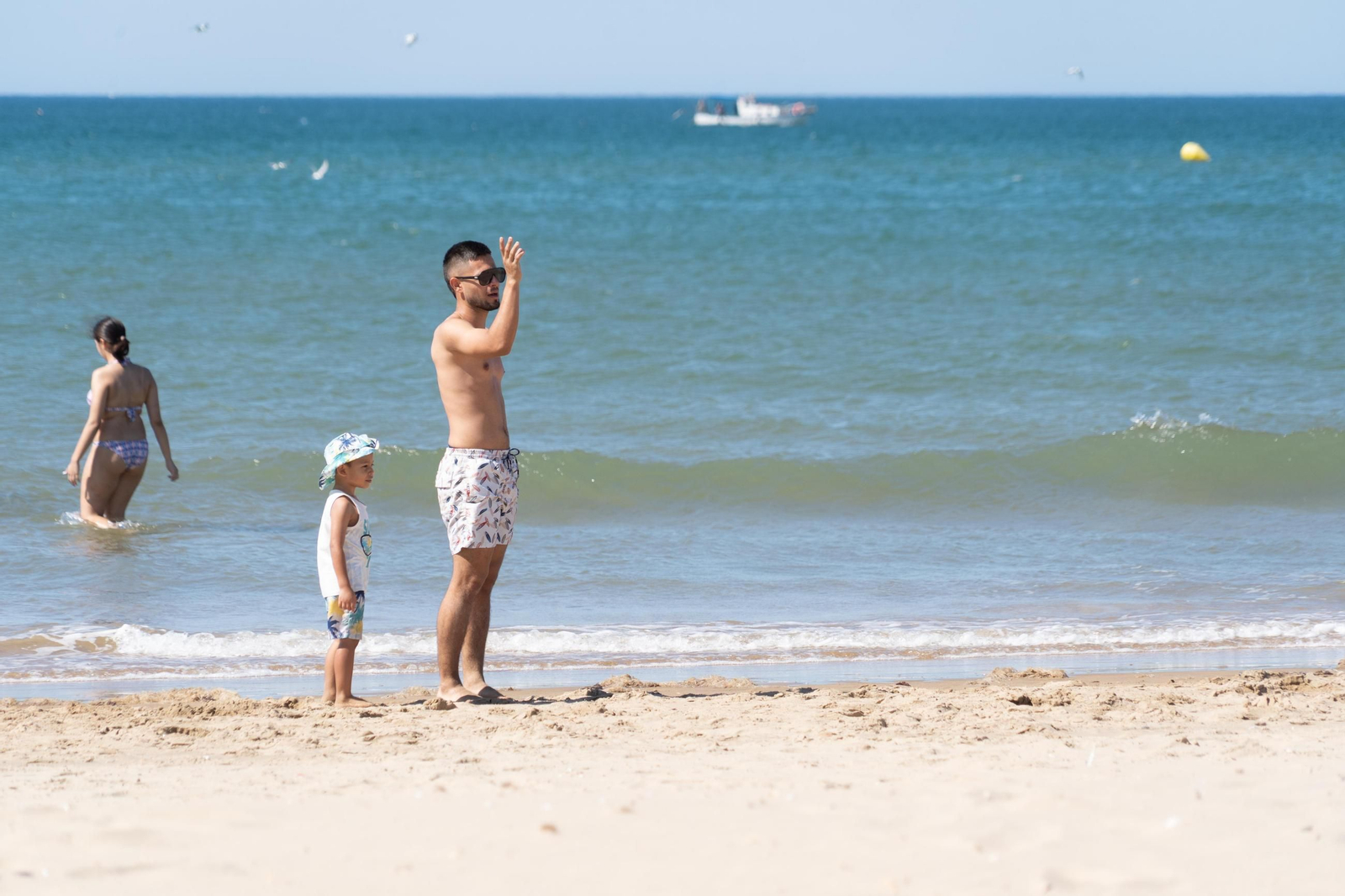 La Playa de la Bota este domingo, soleada, viva&nbsp;y&nbsp;con&nbsp;brisa