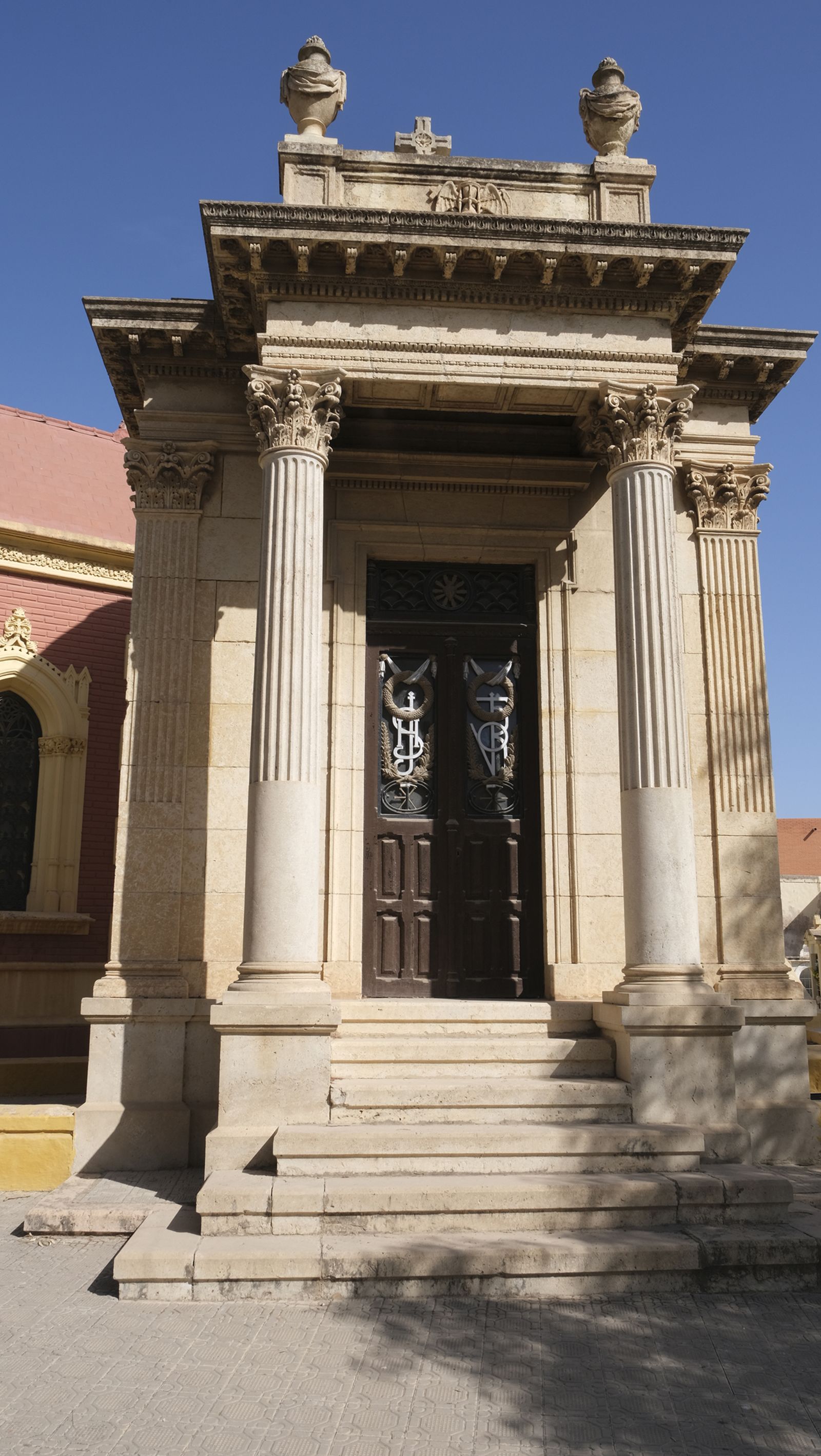 Imágenes del Día de Todos los Santos en el Cementerio de San José de Almería