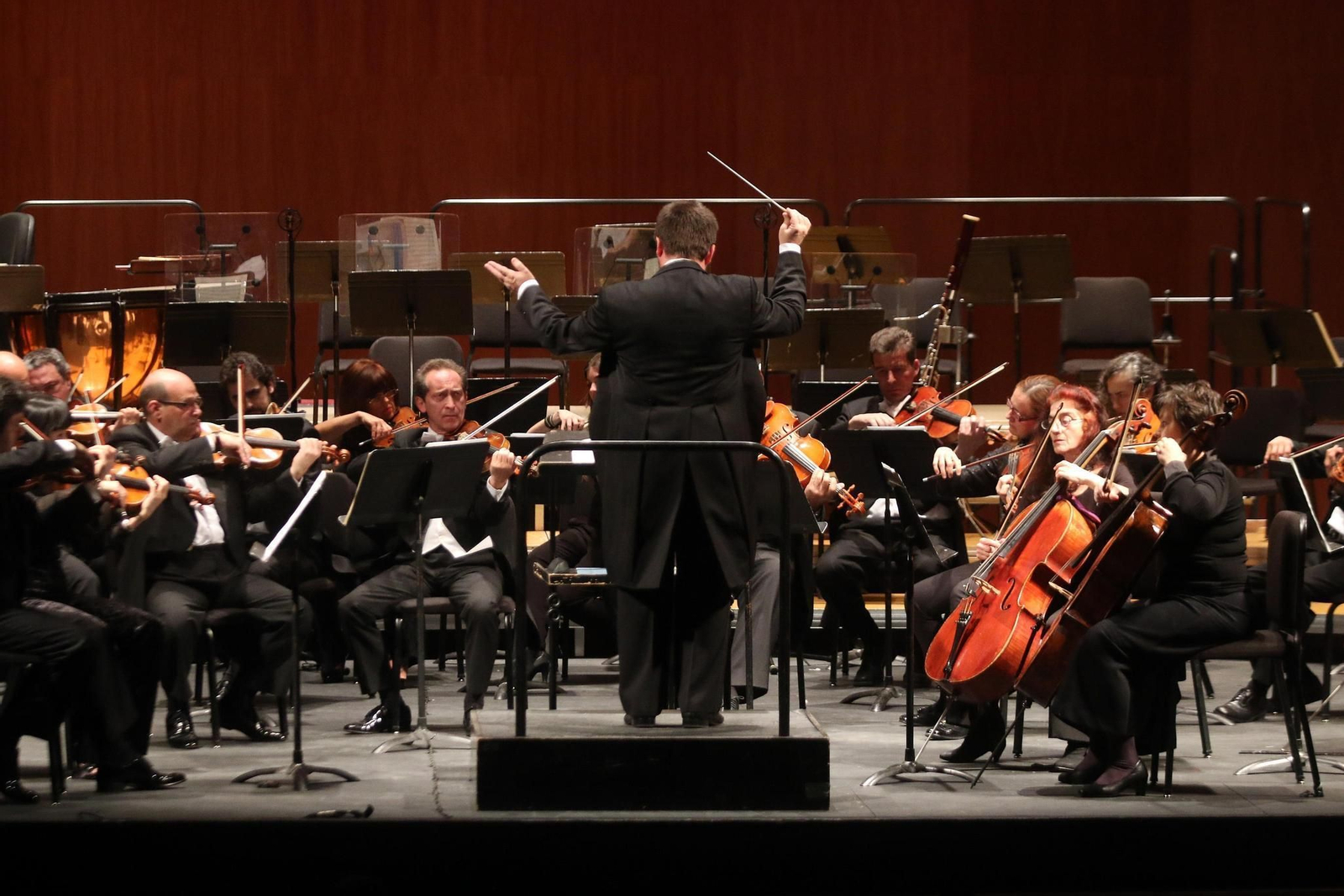 Lorenzo Ramos al frente de la Orquesta, en un concierto reciente.