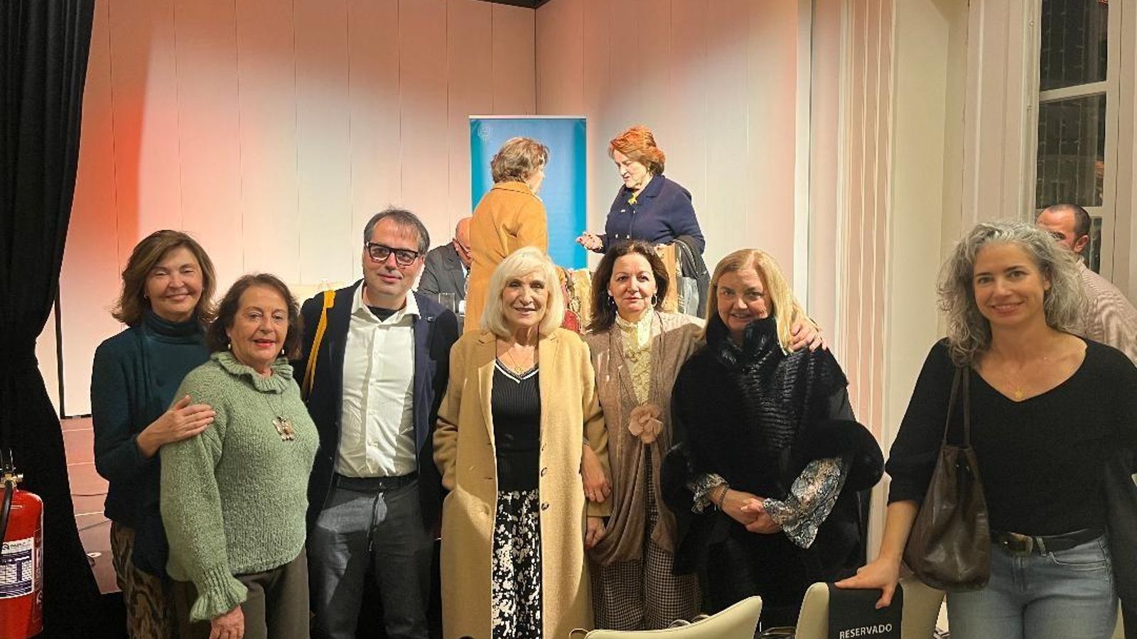 Maella Larrañaga, Carolina Camacho, Luis García Gil, Susi Cigüela, Carmen Paúl, Esperanza Rodríguez y Carolina Bermúdez, en la Fundación Cajasol. Maella Larrañaga, Carolina Camacho, Luis García Gil, Susi Cigüela, Carmen Paúl, Esperanza Rodríguez y Carolina Bermúdez, en la Fundación Cajasol.