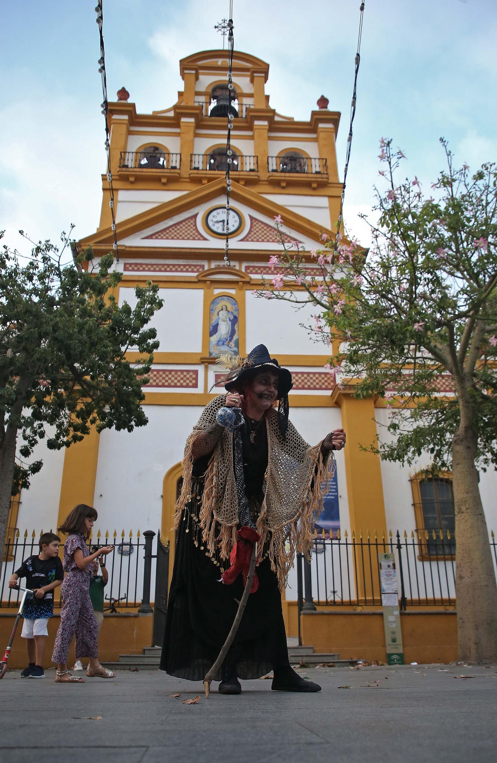 La primera ruta turística teatralizada por el centro de La Línea, en imágenes