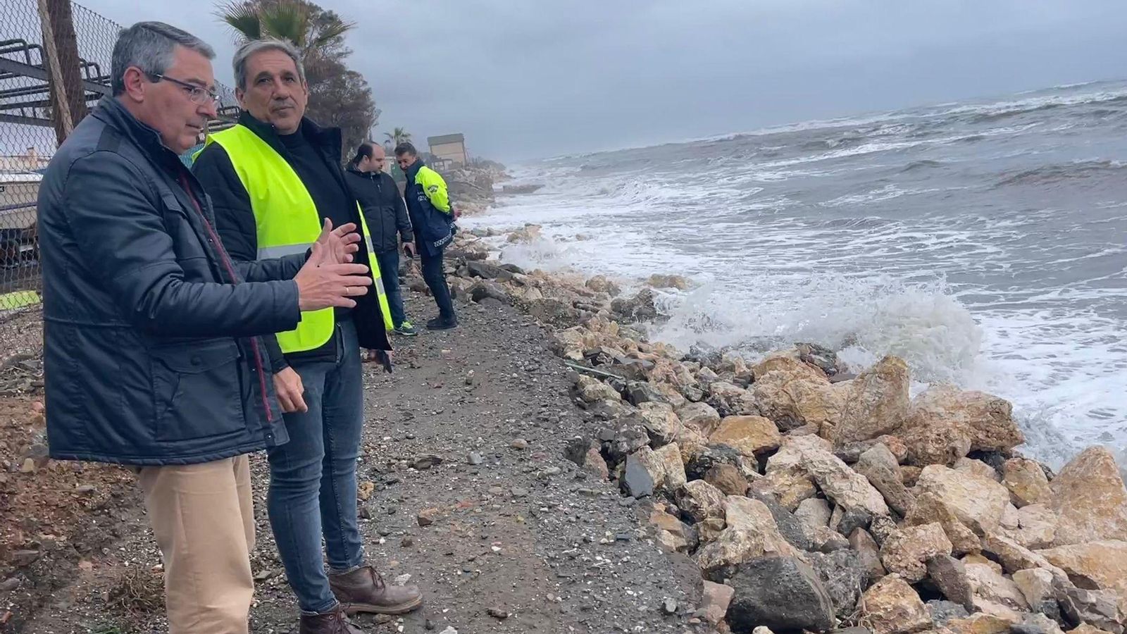 Salado comprueba los daños ocasionados en Rincón de la Victoria.