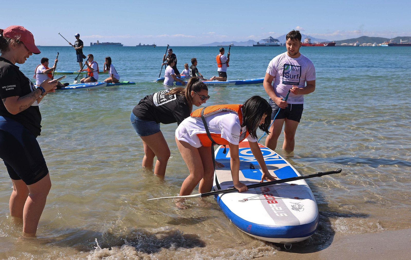 Fotos de la jornada de paddel surf inclusivo de EDP en Palmones