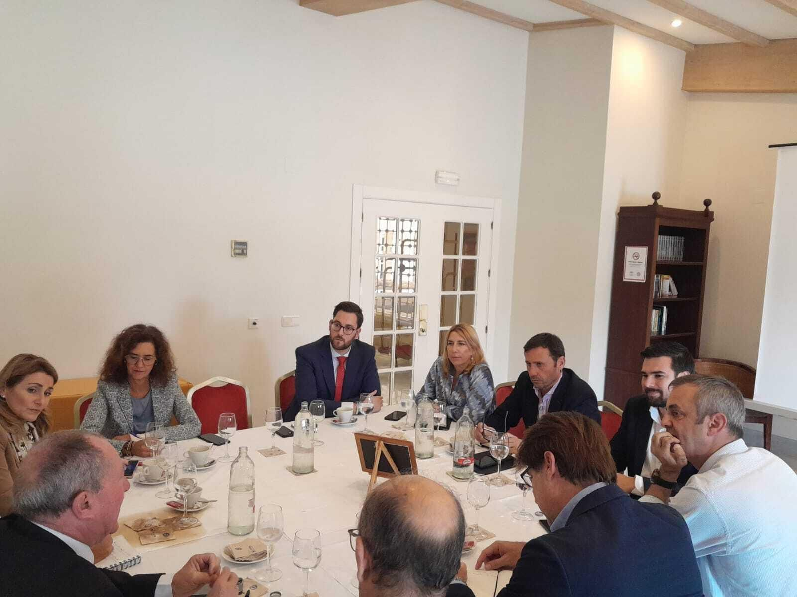 La reunión de las grandes industrias del Campo de Gibraltar con la Junta.