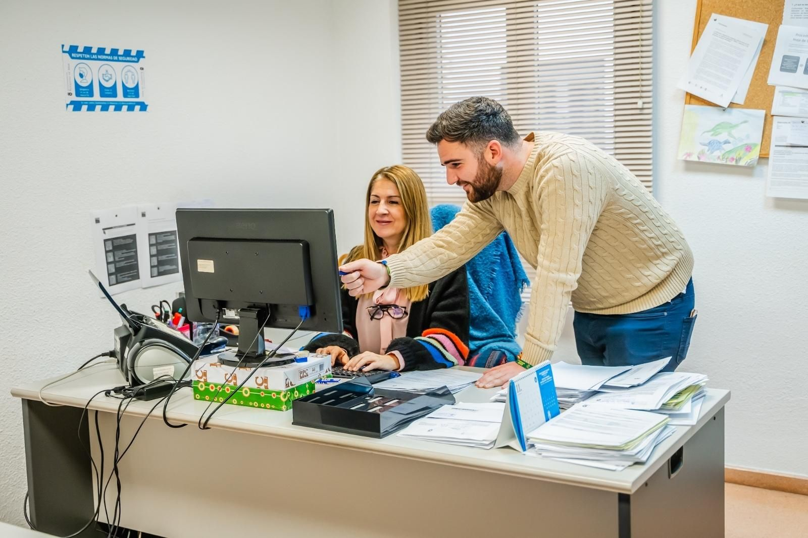 El concejal de Consumo, Juan Carlos Muñoz, en la OMIC.