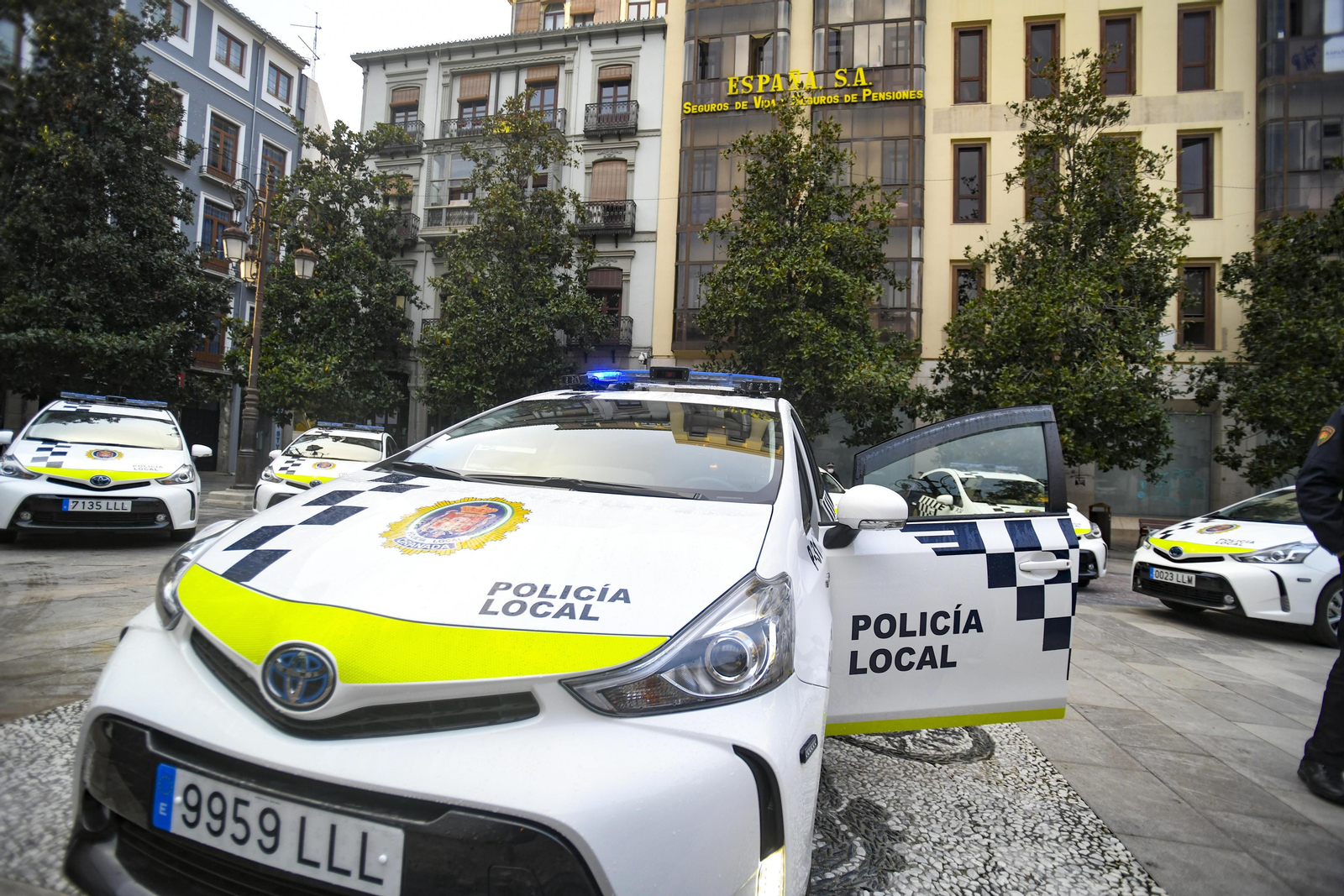 Fotos: los nuevos coches de la Policía Local de Granada, con desfibrilador