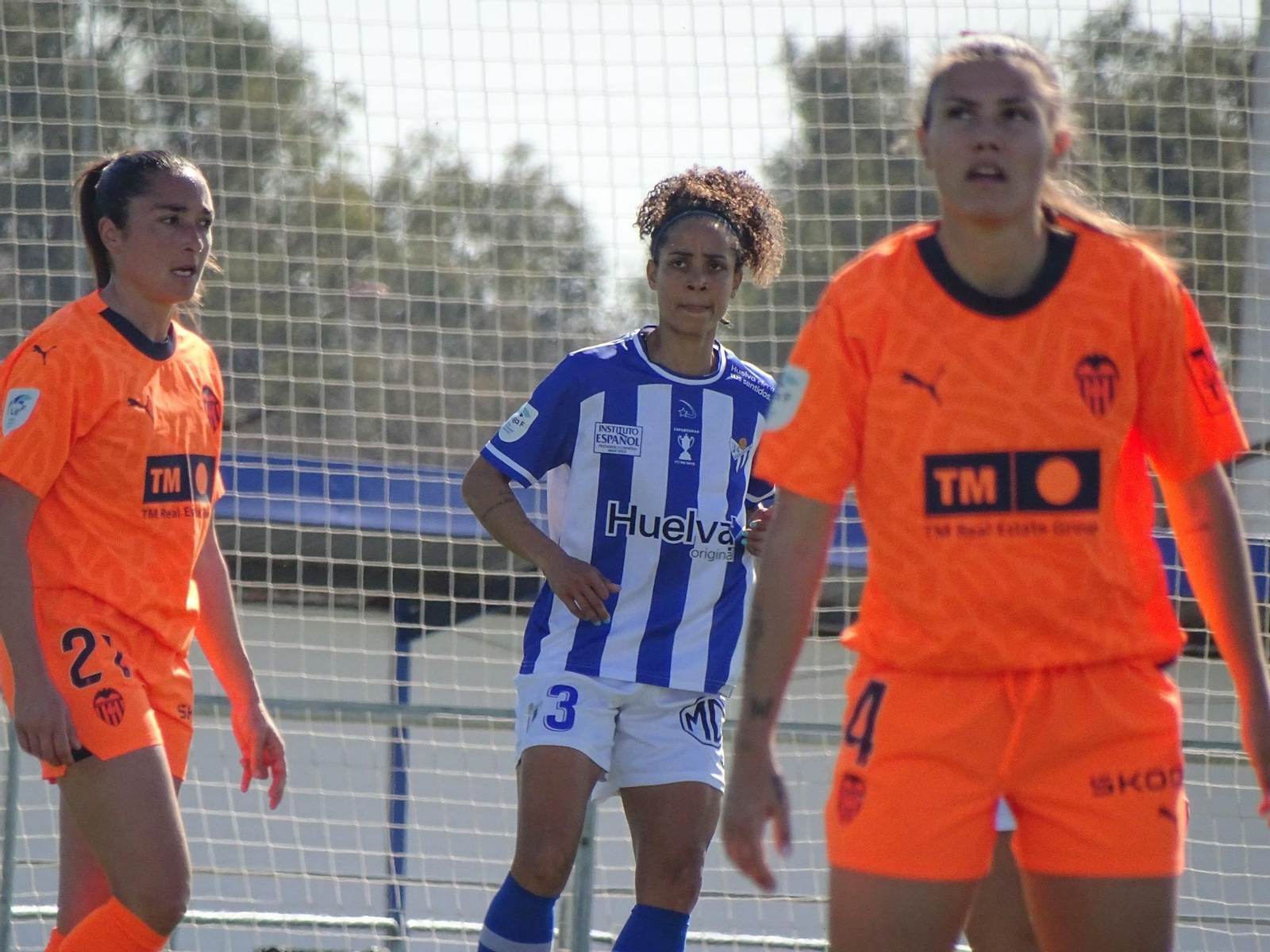 Un momento del partido entre el Sporting y el Valencia.