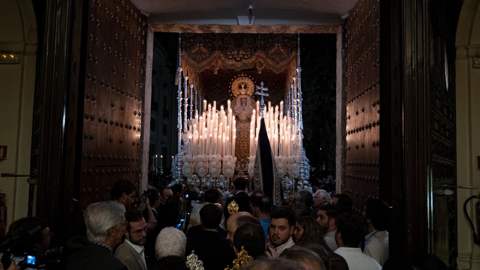 La Virgen de las Mercedes a las puerta de la Capilla de la Universidad
