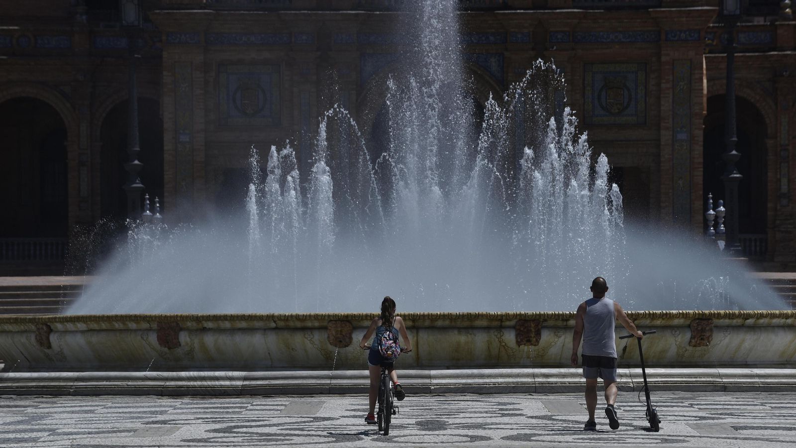 Paseando por la Plaza de España.