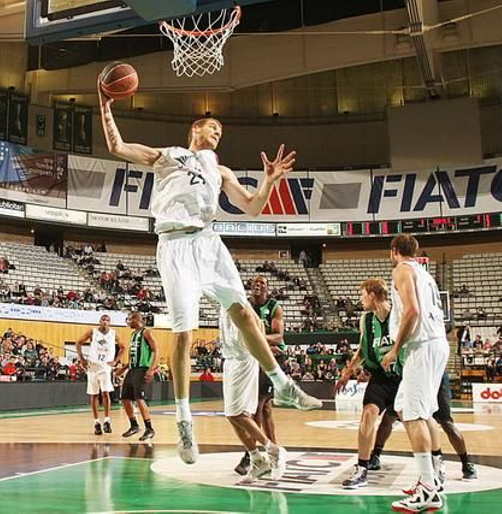 Encuentro entre el Joventut-Unicaja 

Foto: EFE / ACB