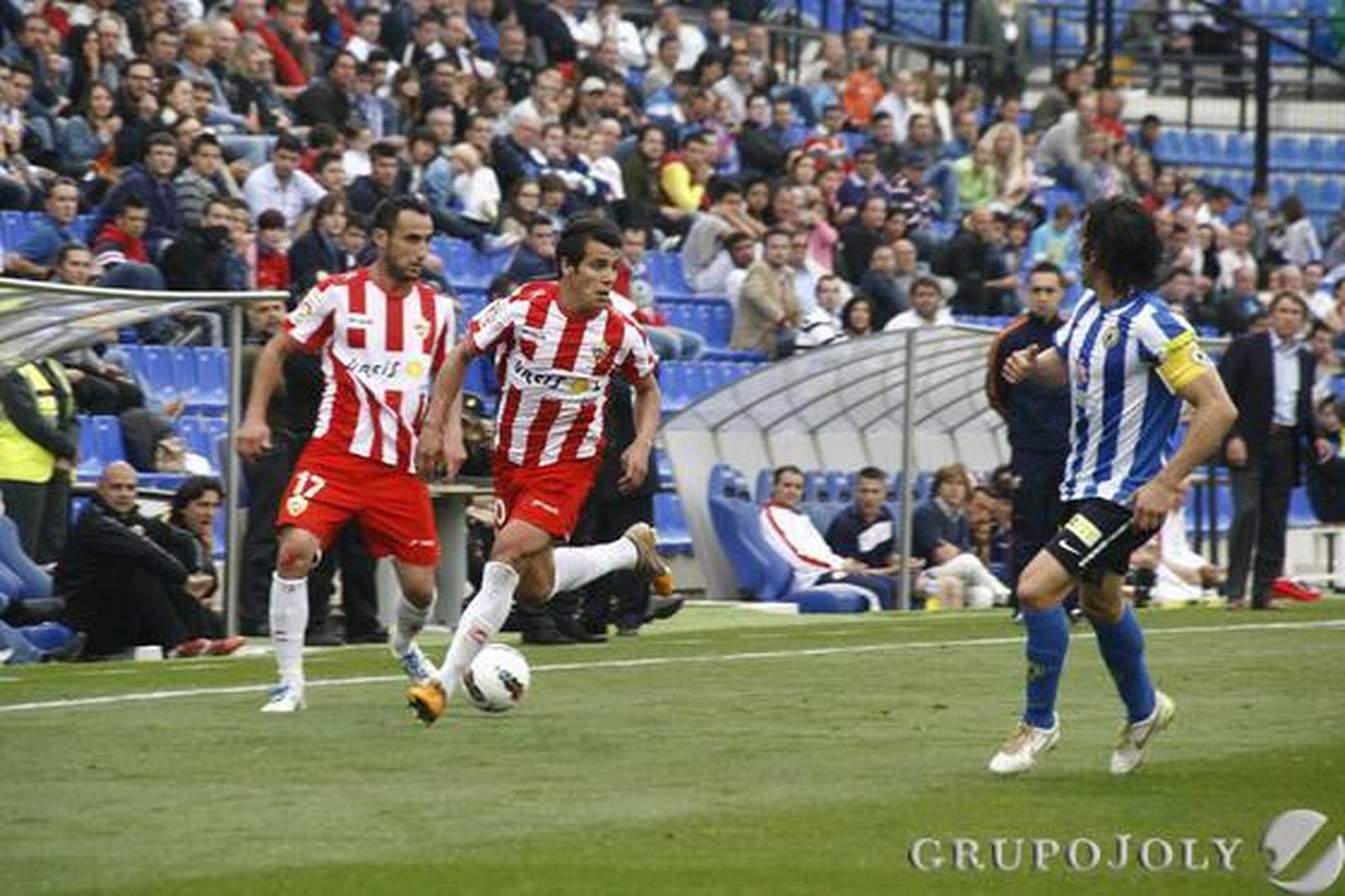 El Almería se lleva un punto del Rico Pérez y se mantiene en la pelea por las plazas de promoción. 

Foto: Rafael Gonzalez