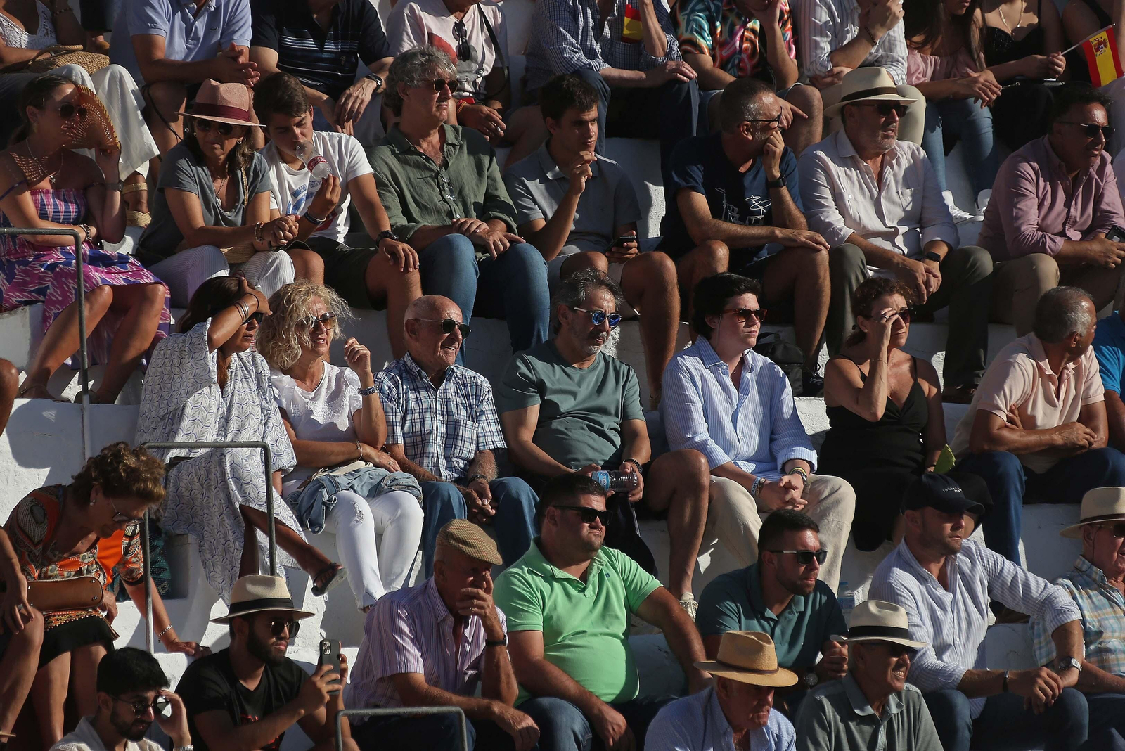 Búscate durante la corrida de reapertura de la plaza de toros de Tarifa