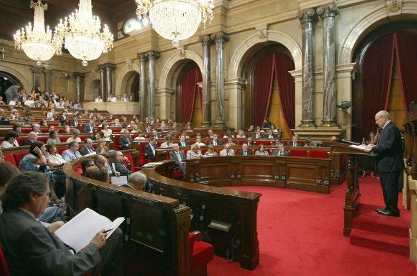 El tripartito y CiU reafirman que Cataluña es una nación en un pacto bajo mínimos