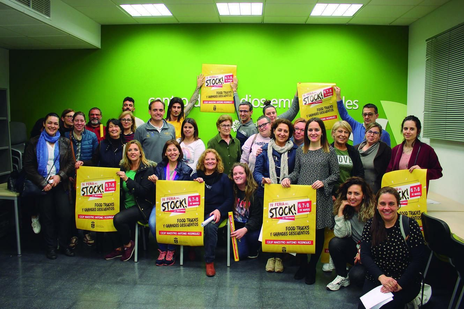Reunión de la delegada de Comercio con algunos participantes.