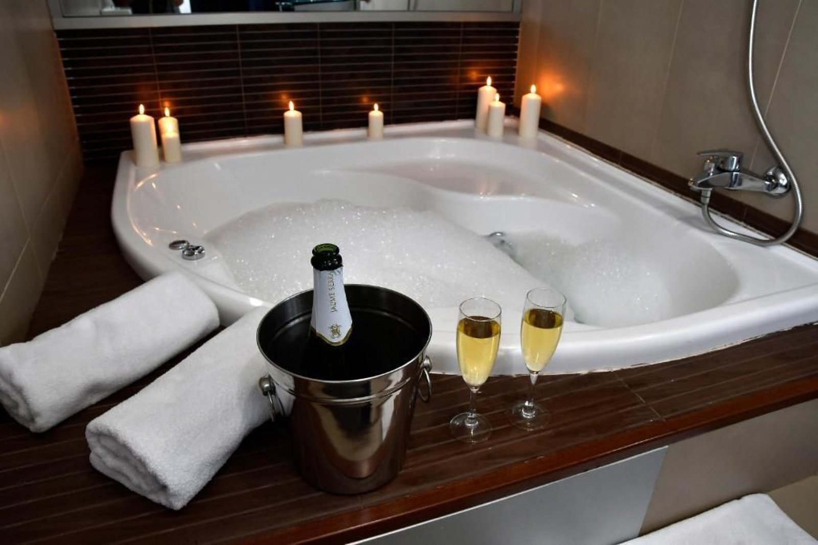 Veinte hoteles y alojamientos con jacuzzi para una escapada romántica en Almería