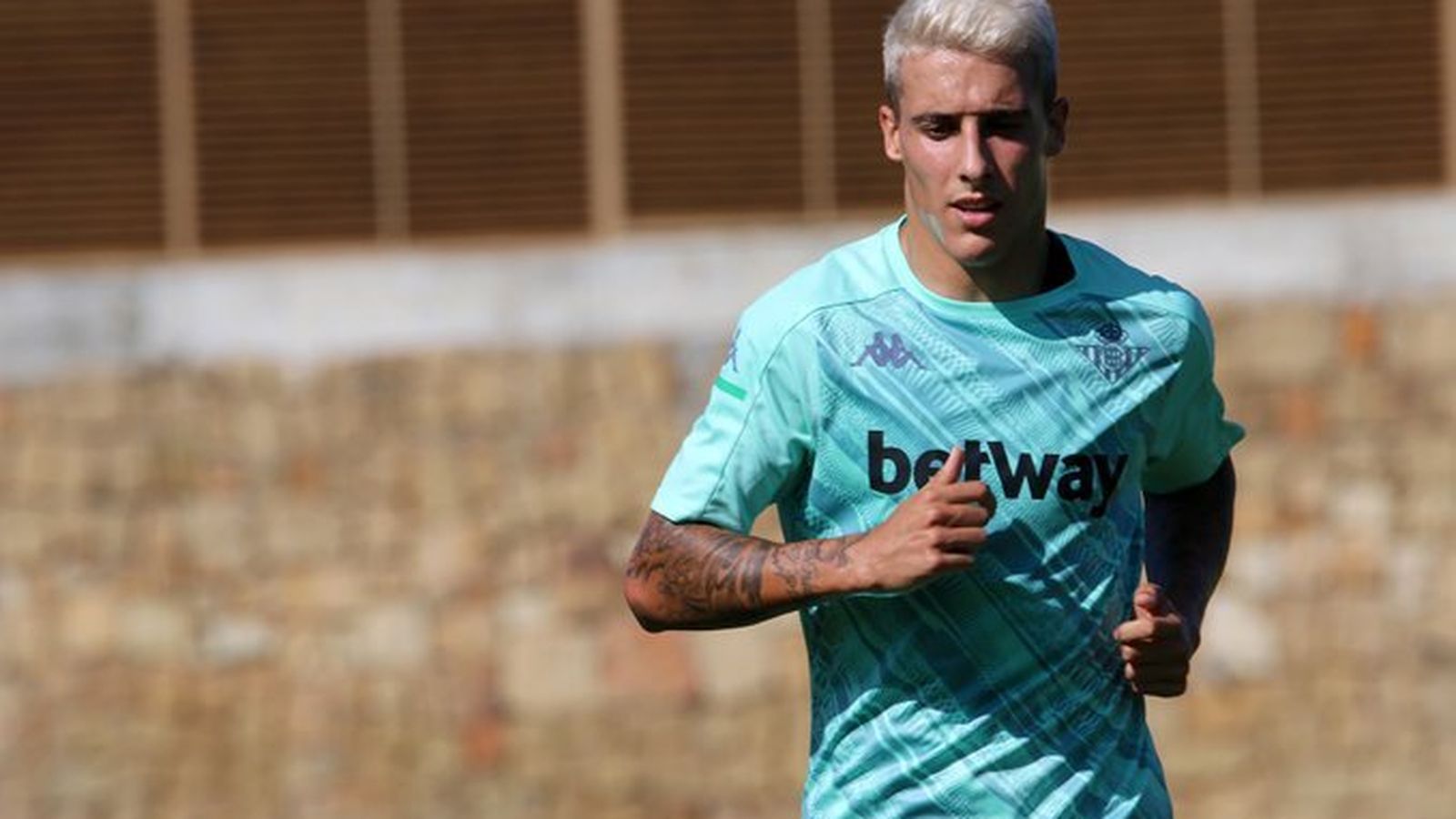 Tello realiza carrera continua en el campo de entrenamiento de Marbella.