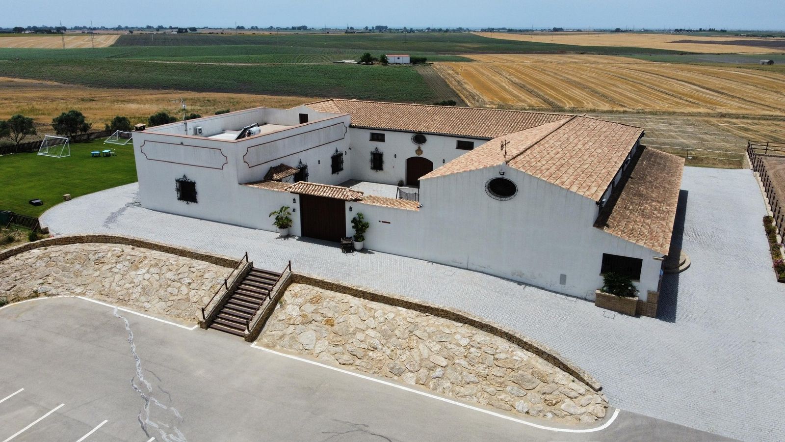 En este itinerario, se pueden explorar antiguas casas de viñas.