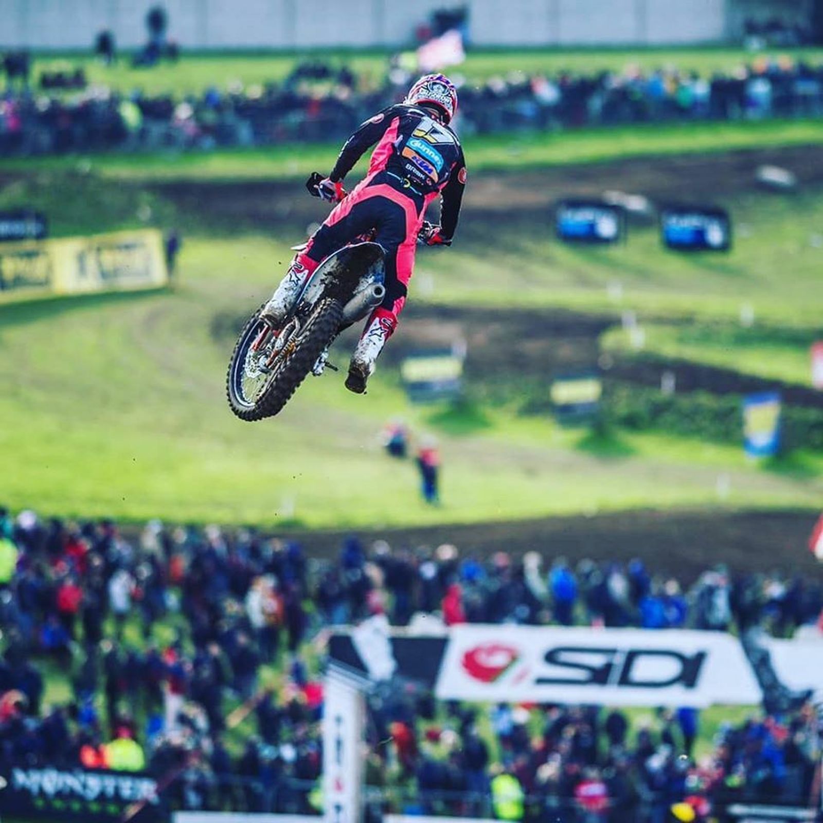 Butrón protagoniza un gran salto en la prueba británica.