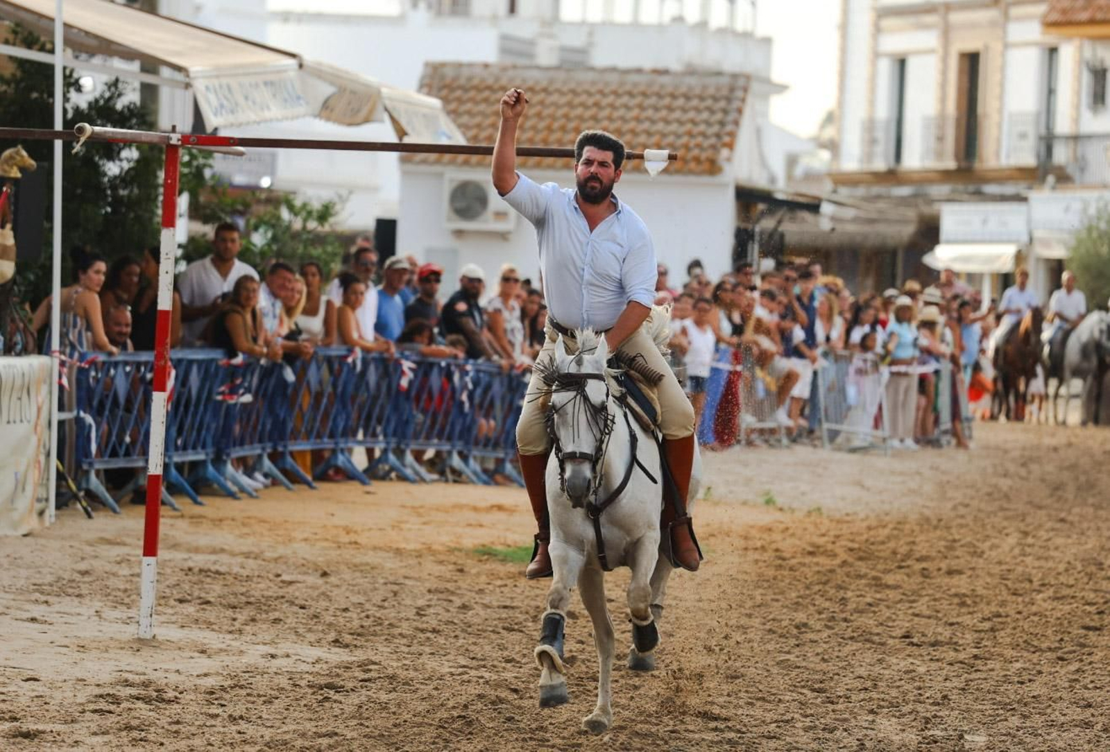 Rocío Chico 2025: Imágenes del acto de Juramento e Imposición de medallas a los nuevos hermanos, último día de triduo y las carreras de cinta a caballo