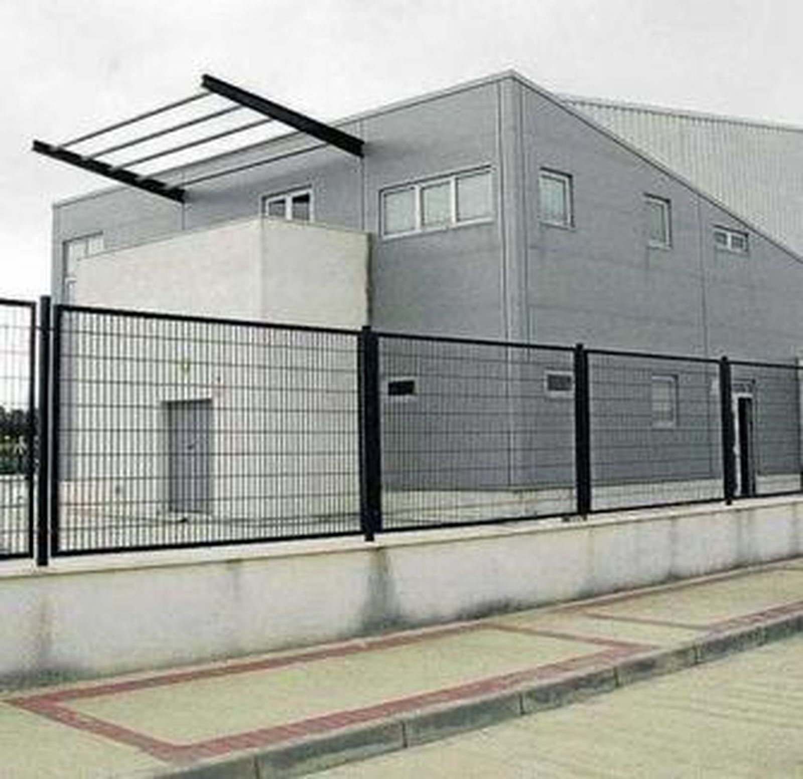 La nave que albergará la piscifactoría de Futuna Blue, en El Puerto.