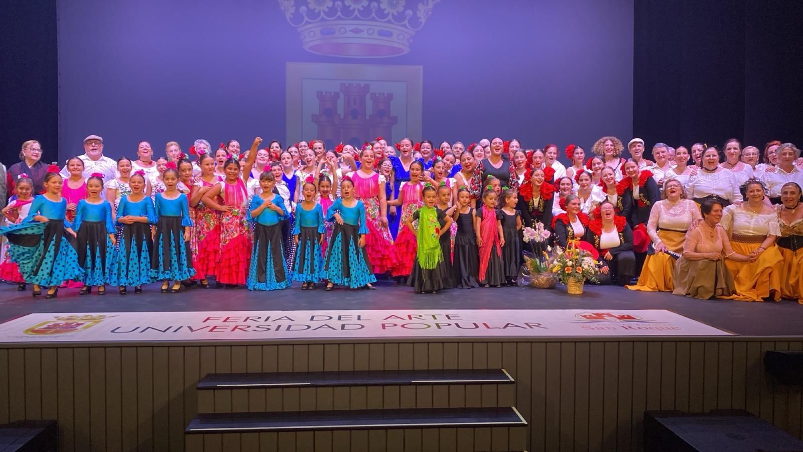 Alumnas de los talleres de bailes flamencos y folclore.