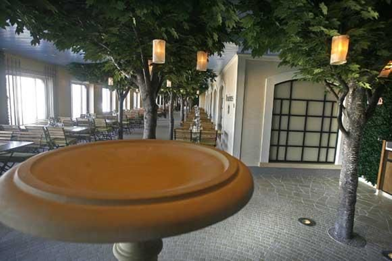 El 'Aidablu' es el primero de los 300 buques de este tipo que atracarán este año en el Puerto de Cádiz

Foto: Joaquin Pino