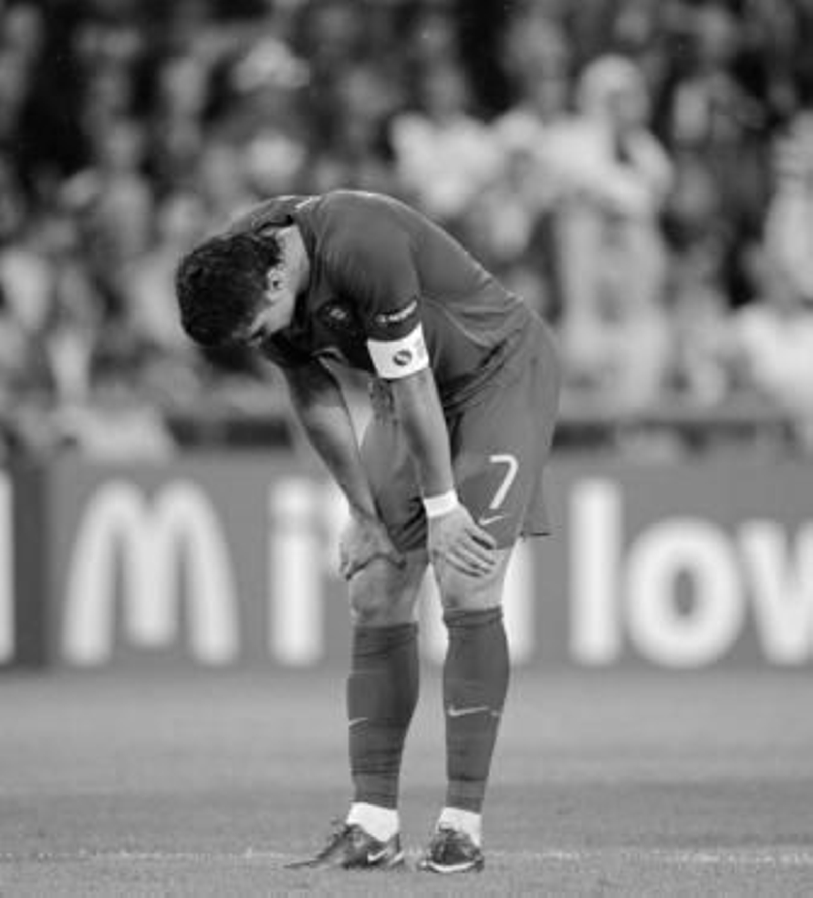 Cristiano Ronaldo, una de las grandes estrellas de la Eurocopa, se lamenta por la derrota de Portugal.