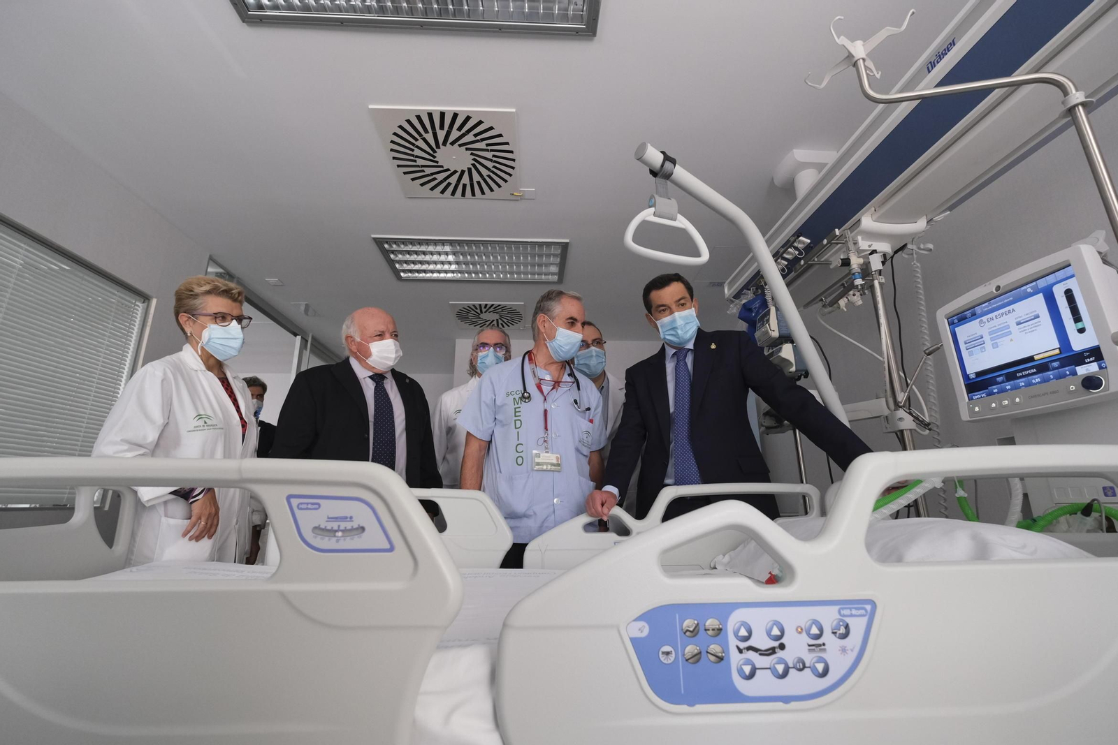 El presidente andaluz, Juanma Moreno, inaugura el Hospital Materno-Infantil de Almería.