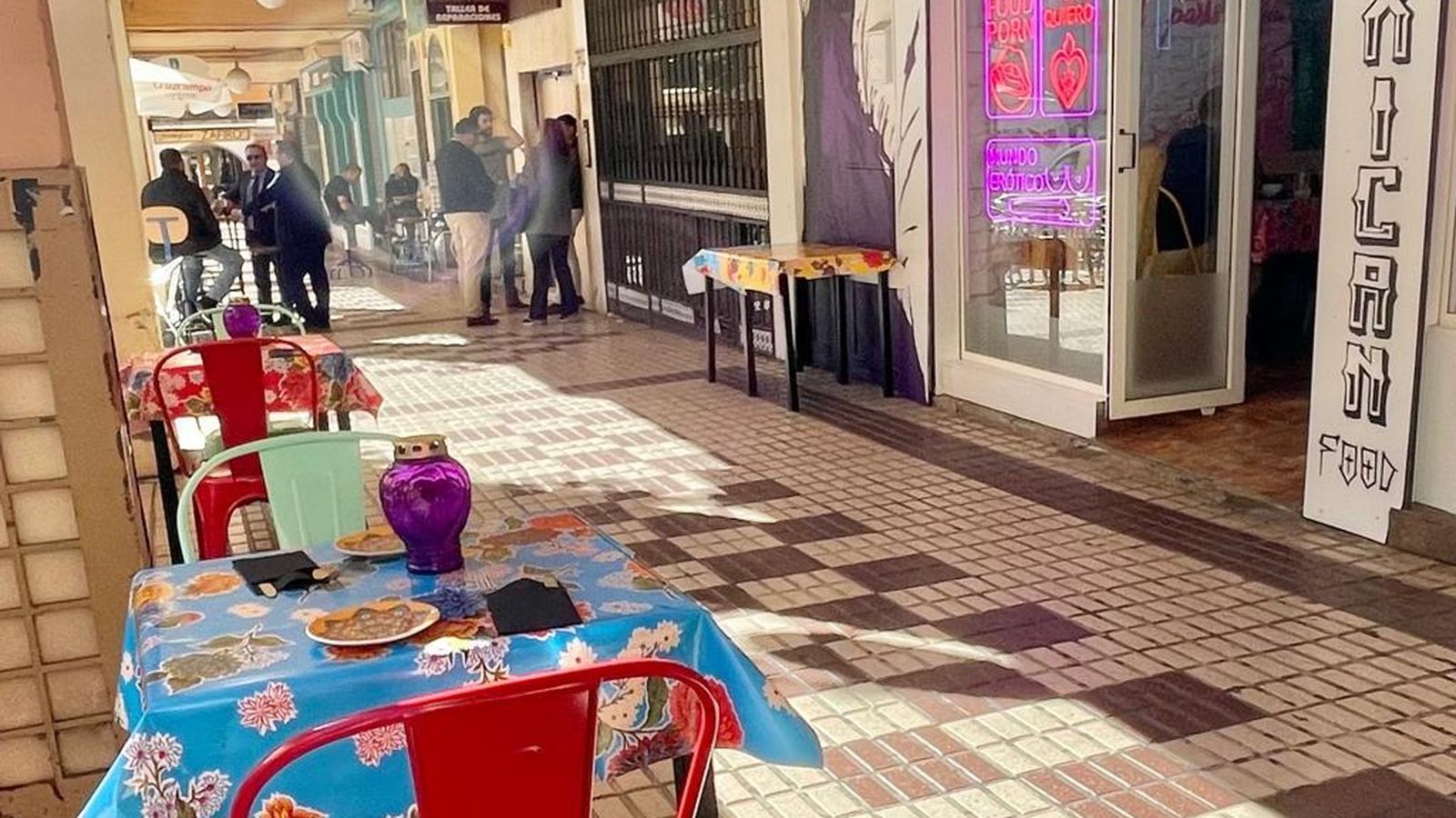 Mesa en Rosalía La Chingona