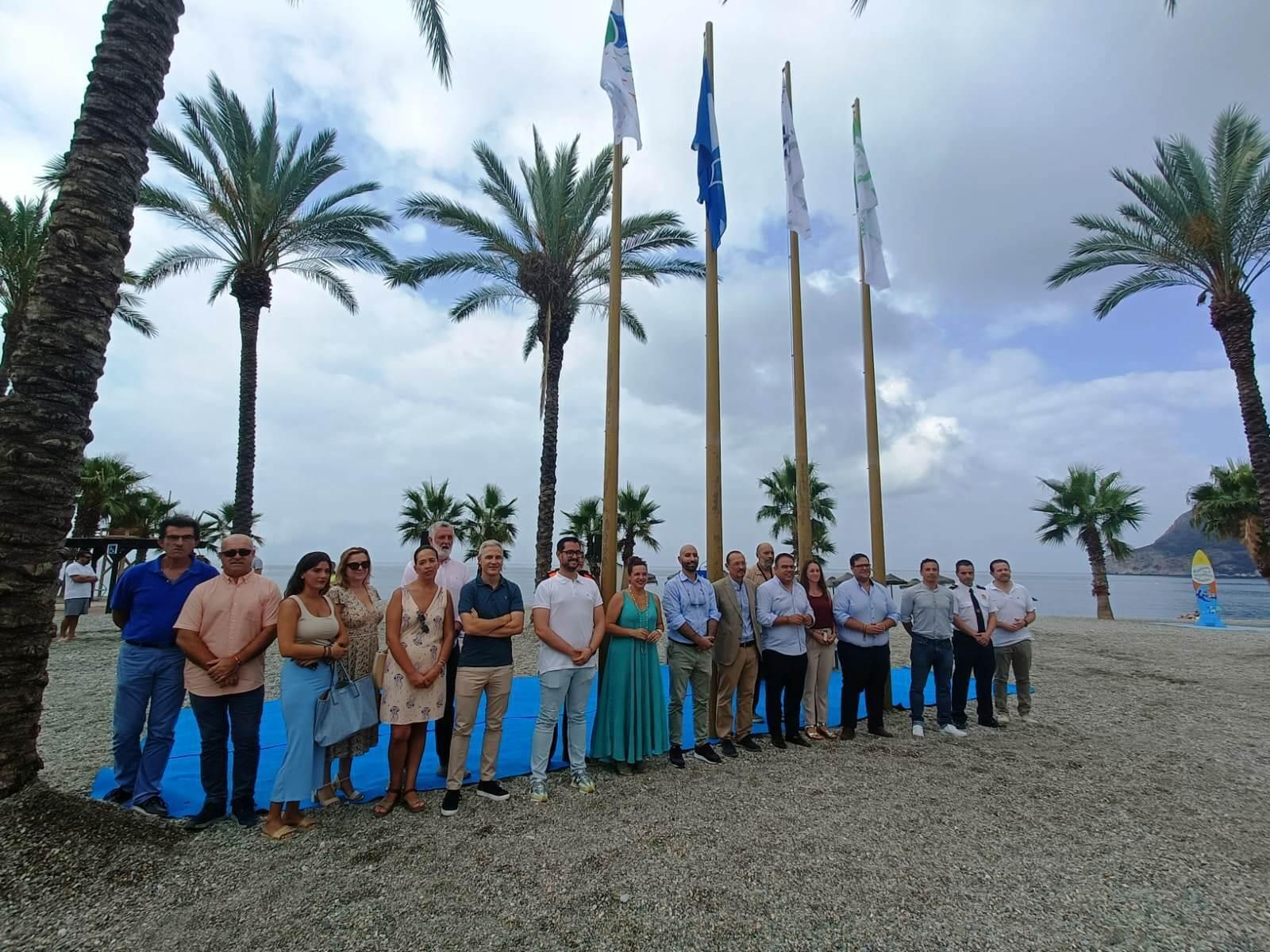 Almuñécar iza las cinco banderas azules en sus principales playas