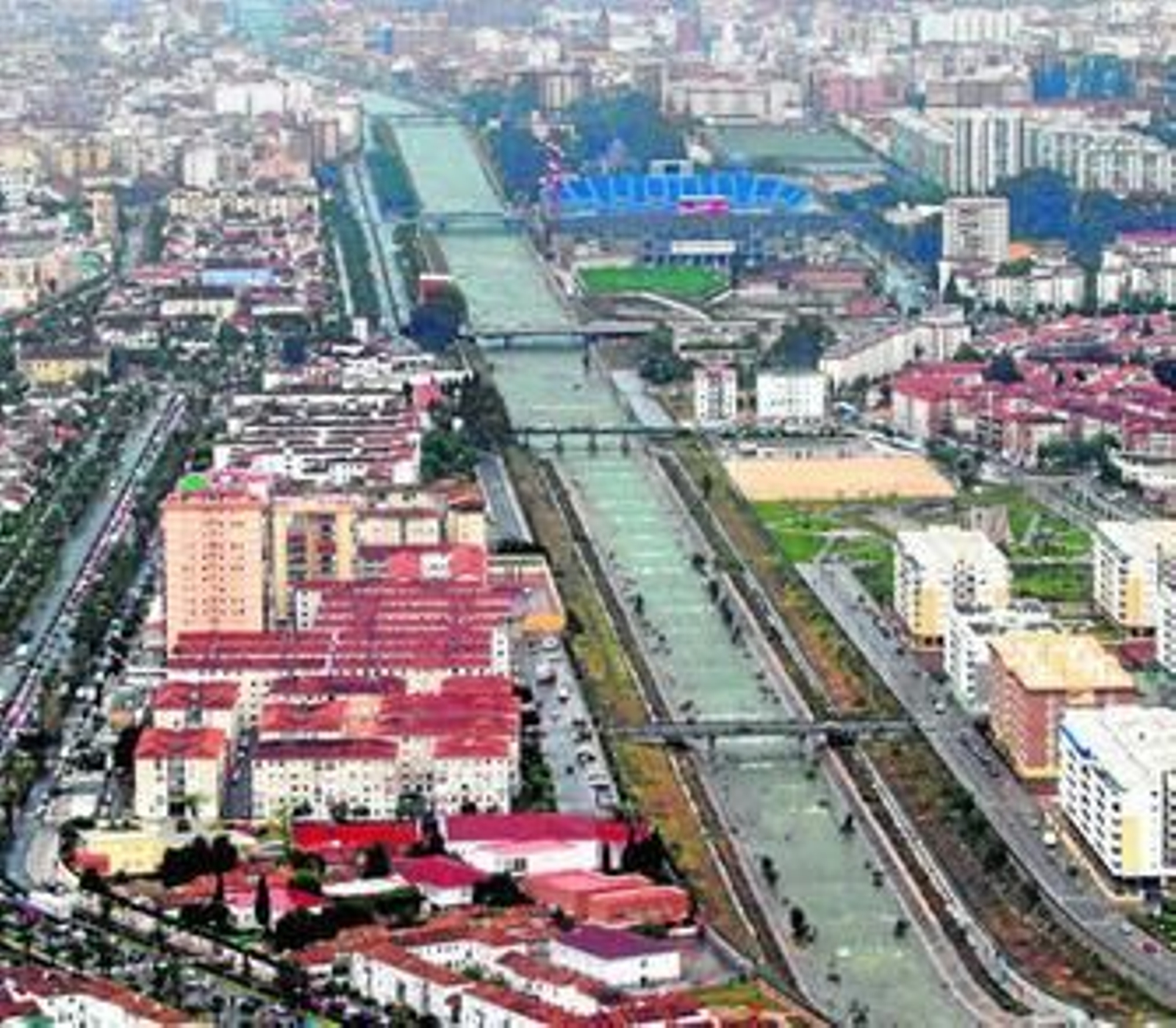 Vista aérea del río Guadalmedina.