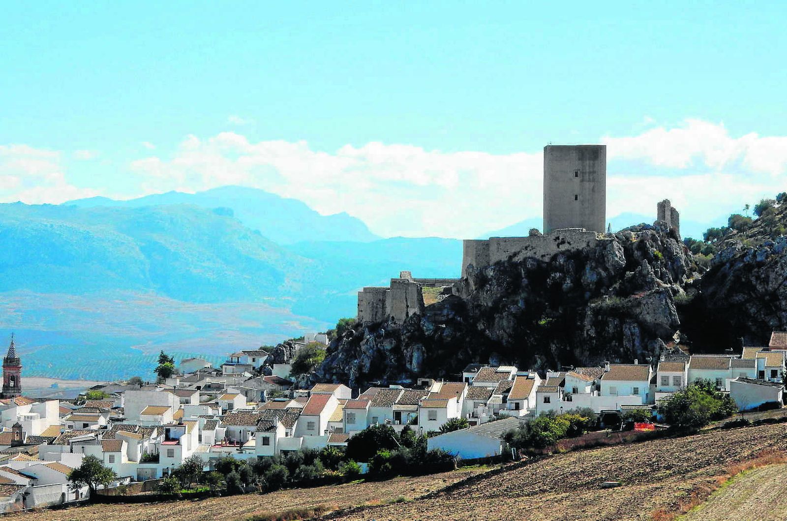 Vista de Cañete la Real.