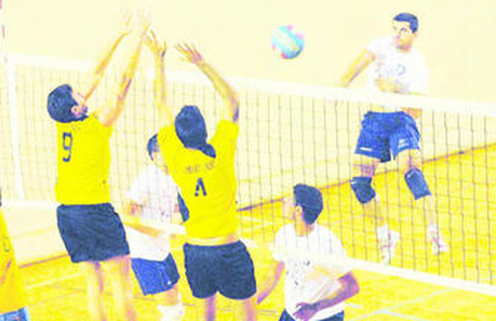 Lance del primer encuentro disputado en casa.