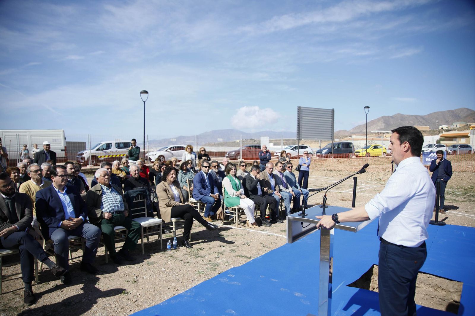 Las imágenes de la primera piedra del Centro de mayores en Balanegra