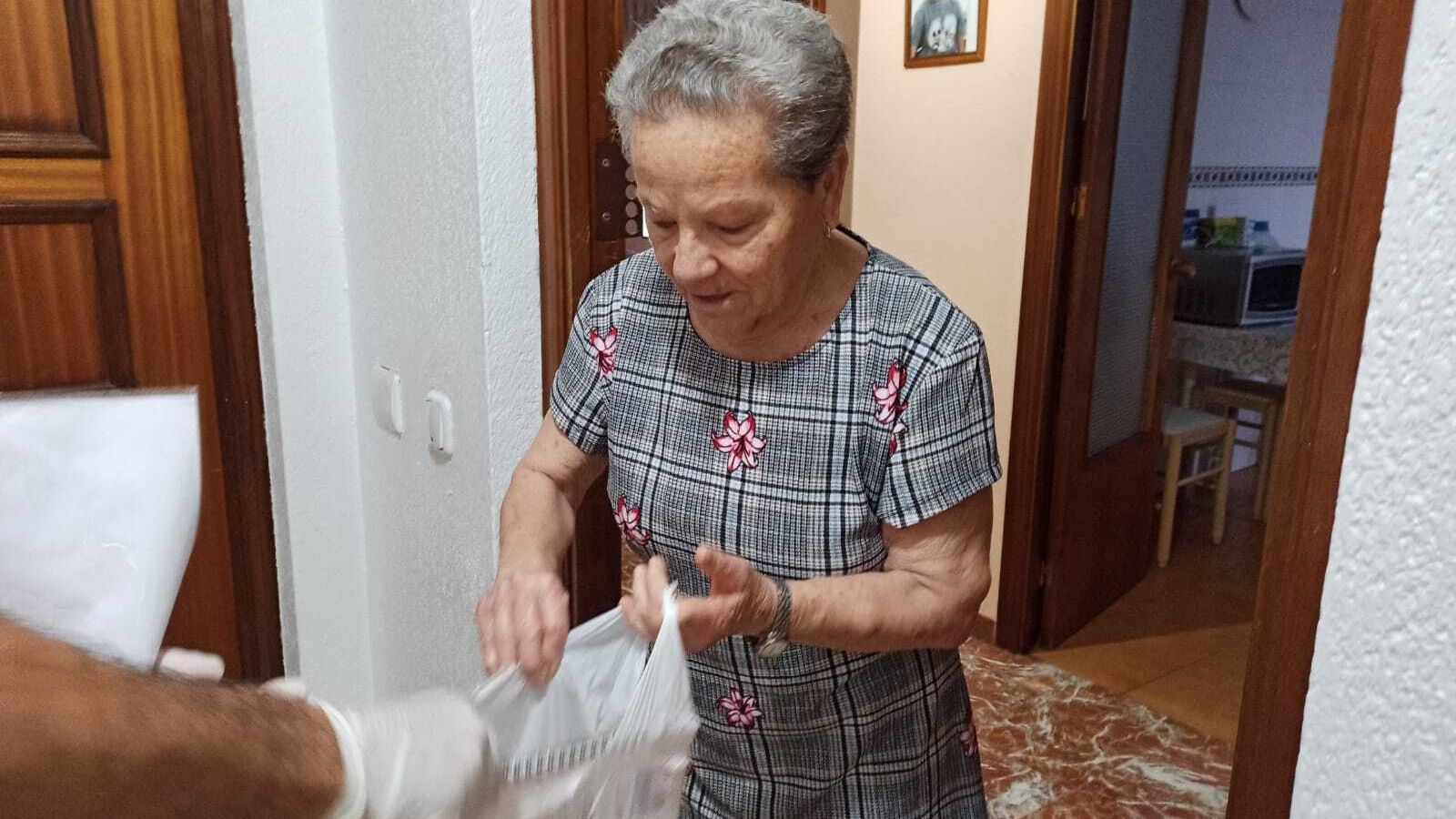 Los mayores no están solos en estos momentos gracias a la oenegé.