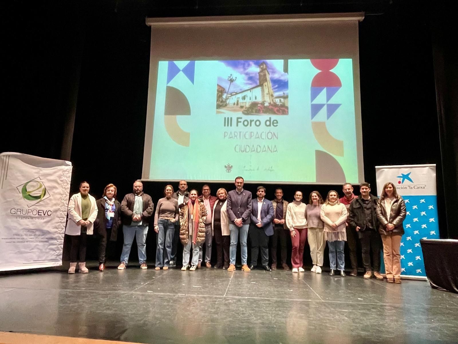 Foto de familia de la reunión del foro