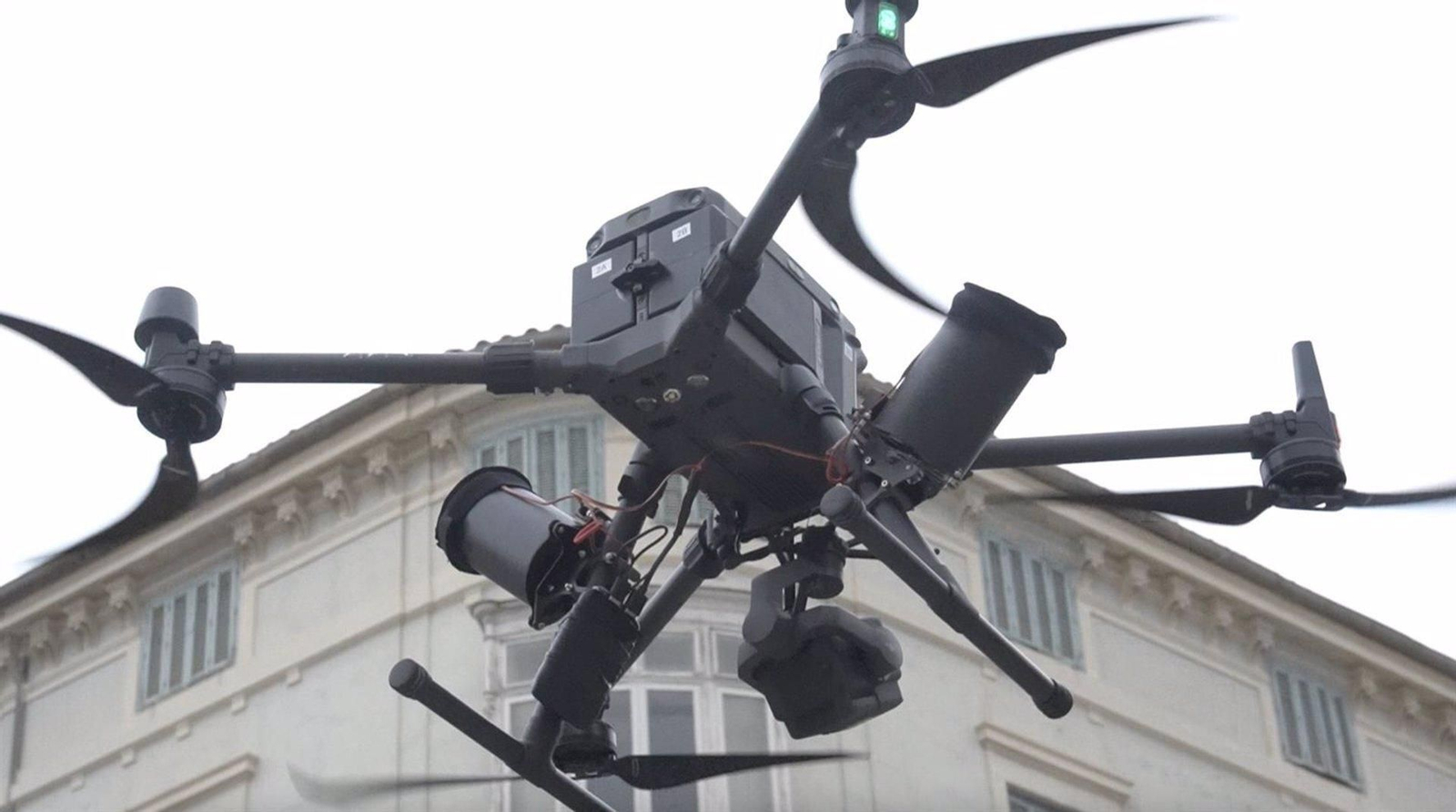Un vuelo de dron ejecutado por Telefónica para la transmisión de vídeo de alta definición en una red privada 5G. Un vuelo de dron ejecutado por Telefónica para la transmisión de vídeo de alta definición en una red privada 5G.