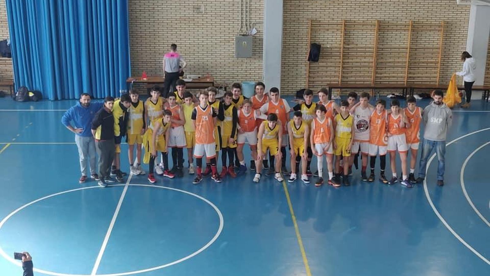 Los marianistas jerezanos, en uno de los partidos de baloncesto de la jornada de hoy. Los marianistas jerezanos, en uno de los partidos de baloncesto de la jornada de hoy.