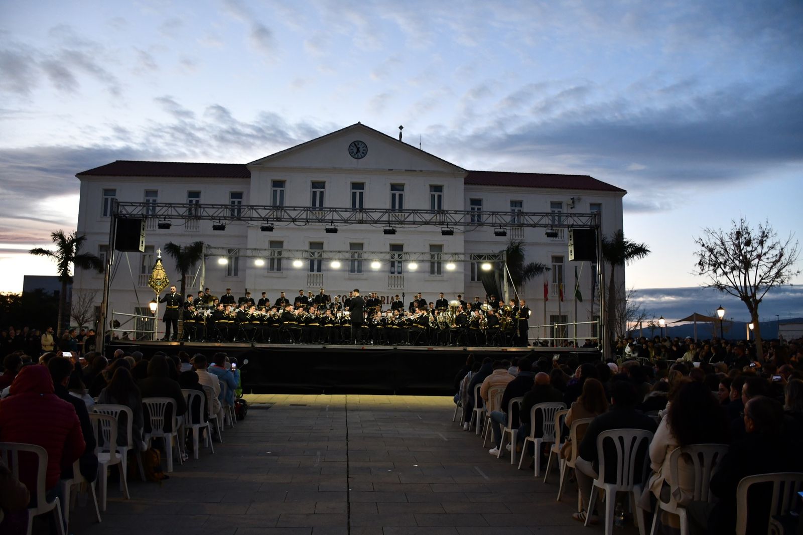 Un concierto de marchas procesionales llena Plaza de las Constituciones de San Roque