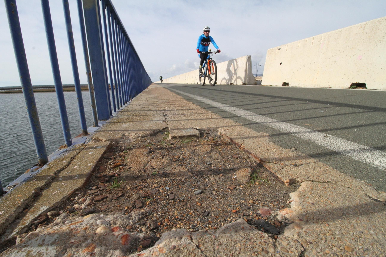 Imágenes del mal estado del puente Sifón.