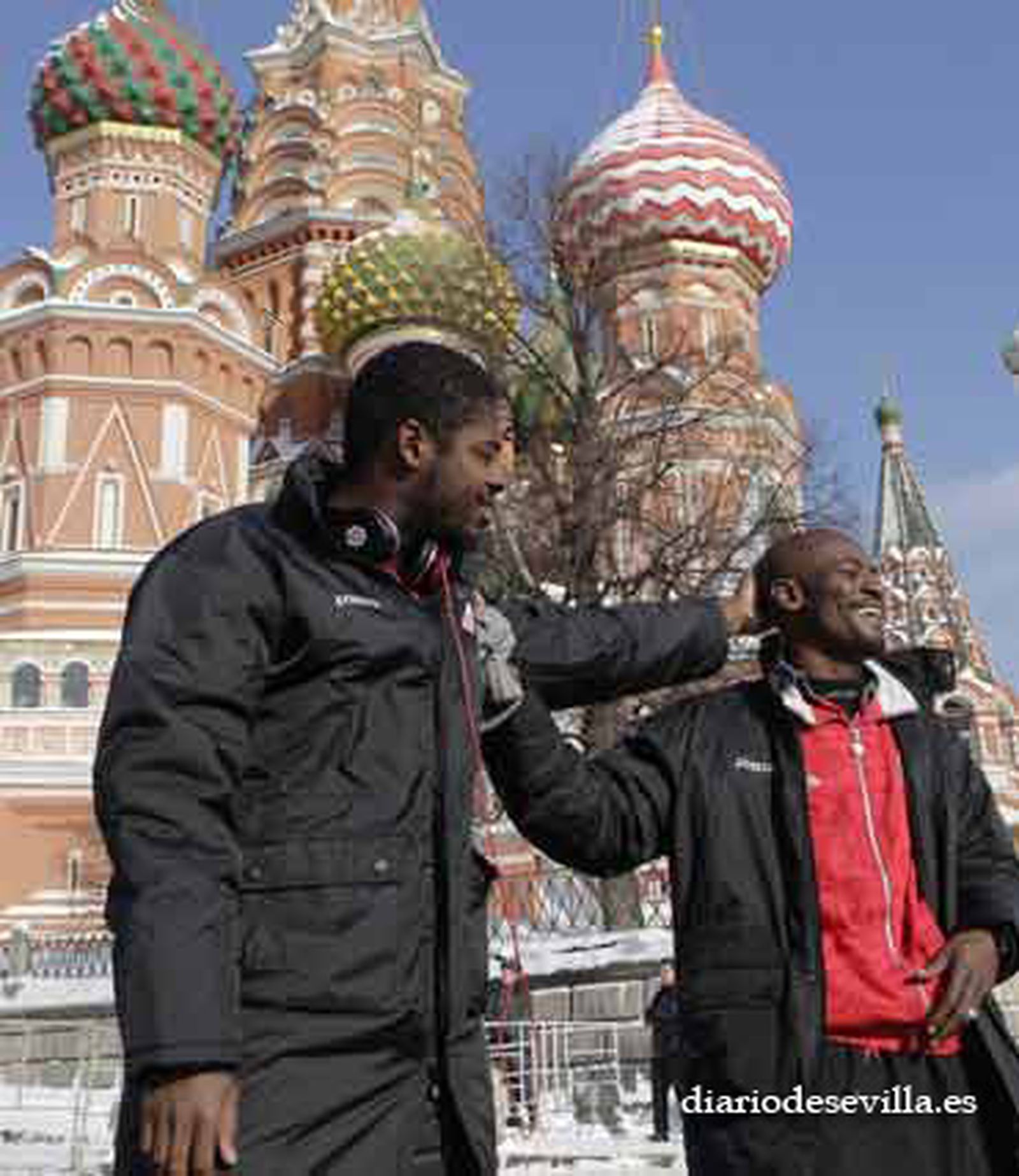 Romaric y Zokora, delante del Kremlin. 

Foto: Antonio Pizarro