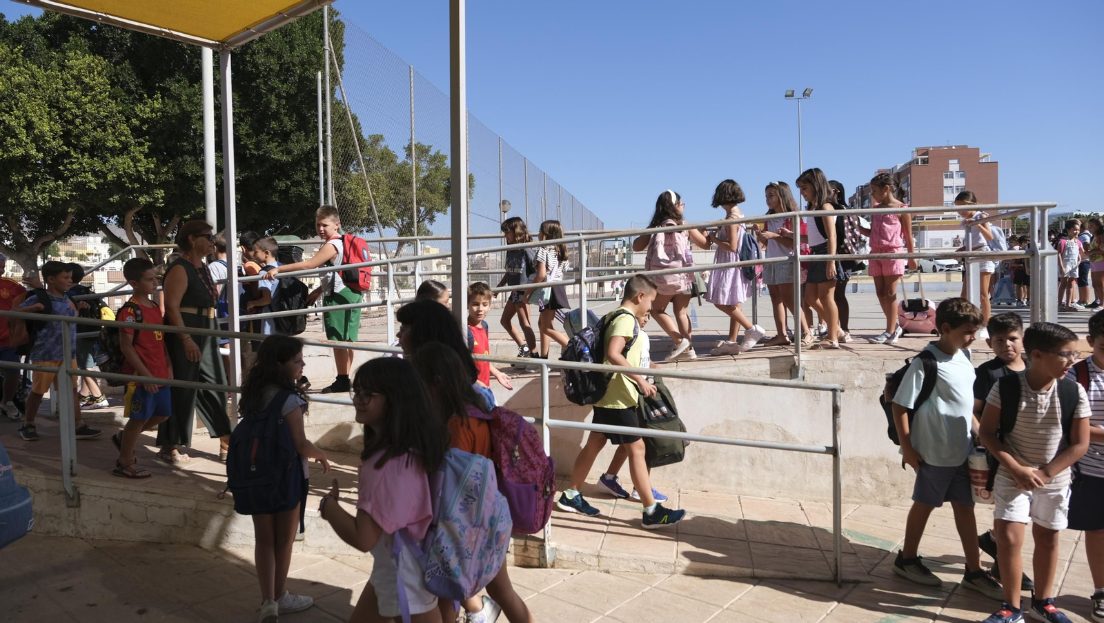El curso escolar empieza en el Colegio Ginés Morata de Almería, en imágenes