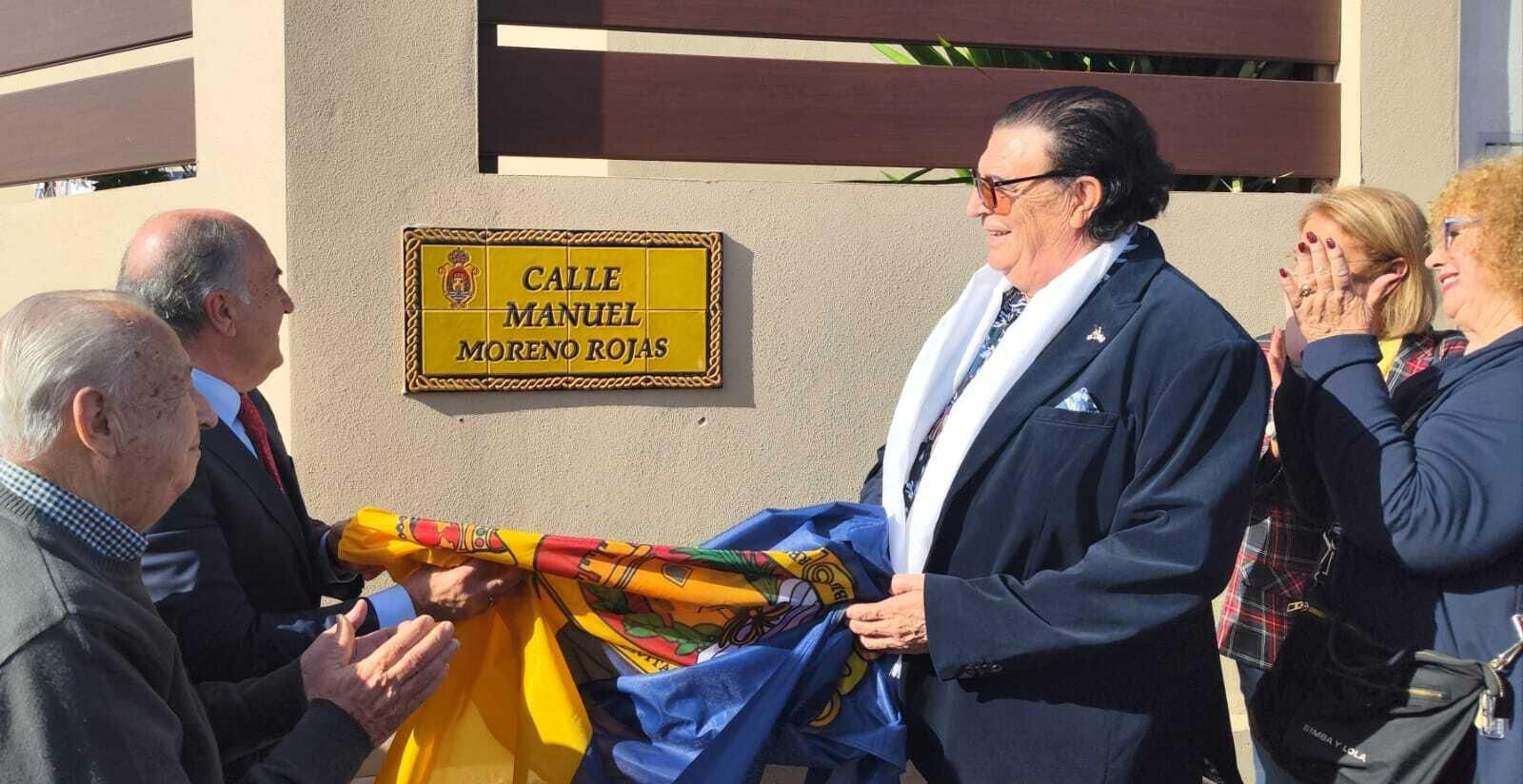 Manuel Moreno descubre la placa con su nombre. Manuel Moreno descubre la placa con su nombre.