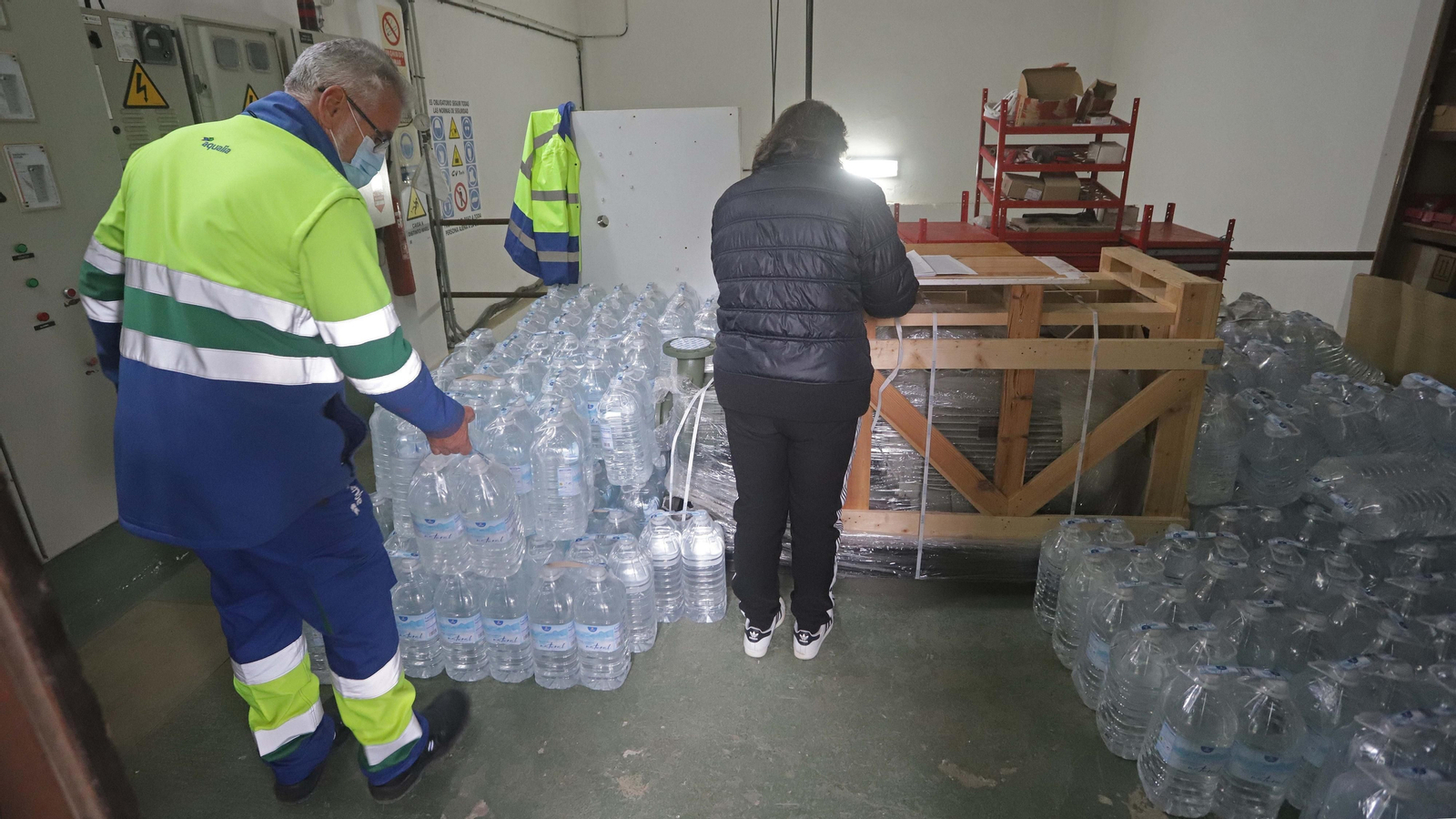 Fotos del reparto de agua de Aqualia  en La Alcaidesa
