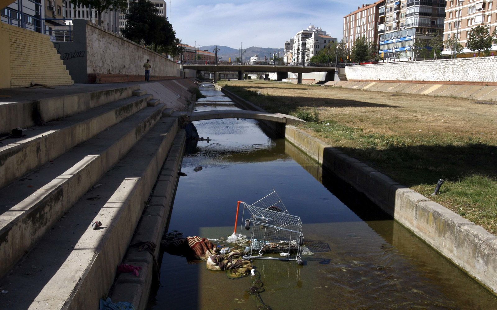 A lo mejor el Guadalmedina no es un río, aunque lo llamemos 'río'. Pero tampoco es un 'no río'.