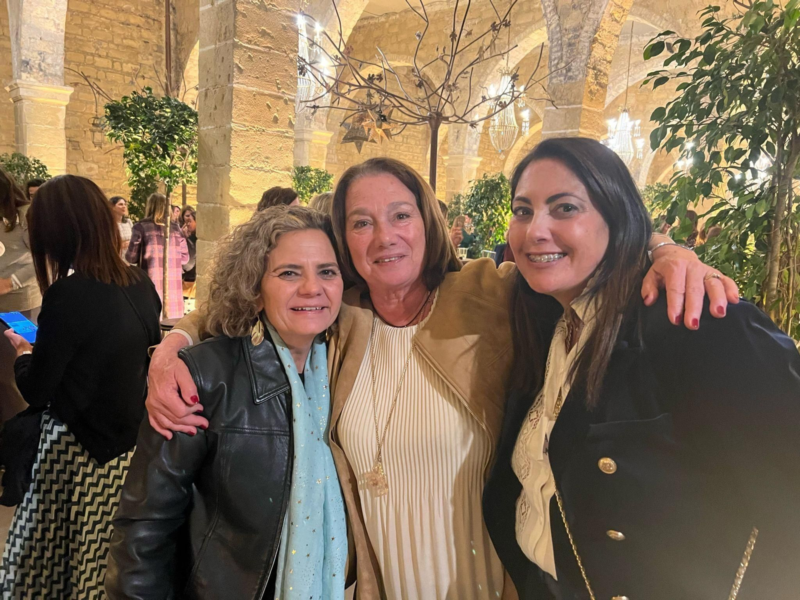 Así fue el gran encuentro por el 75 aniversario del colegio Jesús-María 'El Cuco' en Jerez Así fue el gran encuentro por el 75 aniversario del colegio Jesús-María 'El Cuco' en Jerez